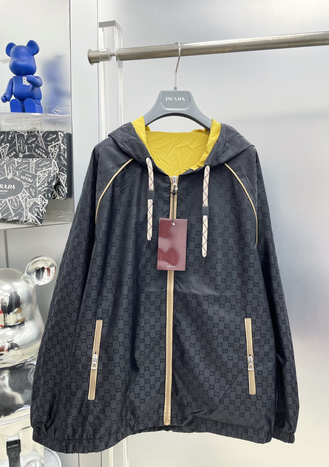 NO:954631,Gu*ss 2026 new autumn and winter new style spliced ​​all over printed GG presbyopic letters zipper windbreaker hooded jacket MM three-label complete high-end version counter custom fabrics high breathability and comfort, impeccable details, brand element design concept, reflecting high quality. The hand feels delicate and soft, showing casual tailoring, the upper body shape is great, size M～3XL,, jackets & coats, hats,19860909Gu*古 2026ss秋冬新款拼接满印GG老花字母拉链风衣连帽外套 MM 三标齐全高端版本 专柜定制面料 透气舒适度高,细节无可挑剔,品牌元素设计理念,体现高品质.手感细腻柔软 呈现休闲裁剪,上身版型超赞 码数M～3XL,,jackets & coats,hats,,Men's clothing
