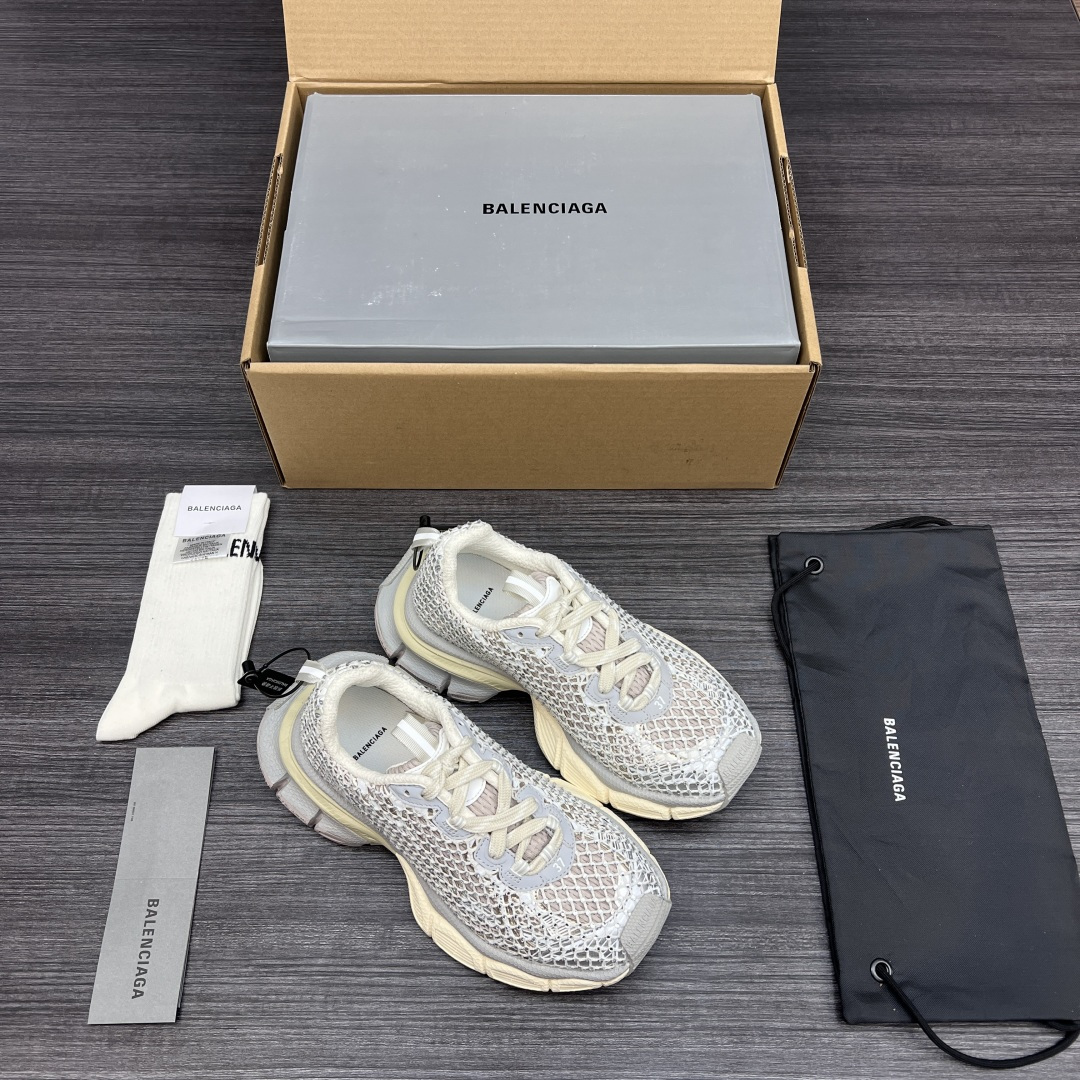 Balenciaga 纯 本Balenciaga Phantom Sneaker 3xl 新款镶钻版巴黎世家全新做旧3XL 十代米金镶钻潮流跑鞋 在延续 Track Trainer 户外轮廓和复杂鞋面结构的同时