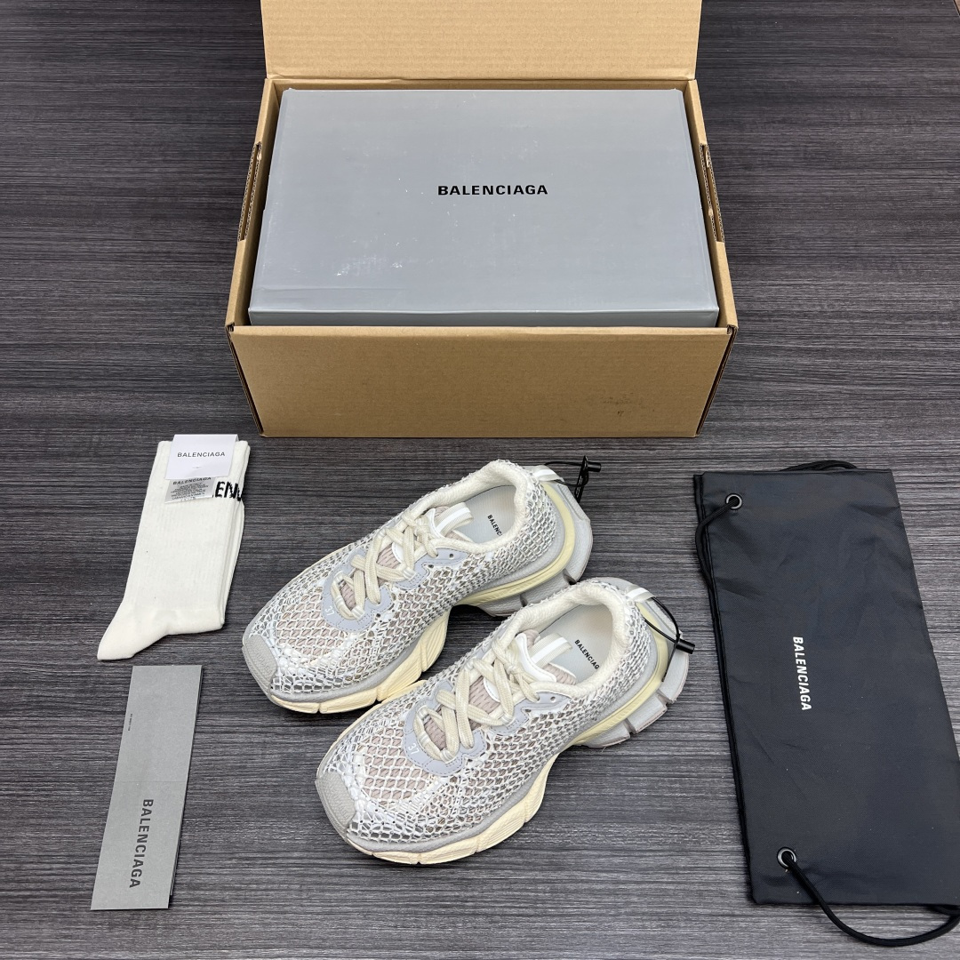 NO:228969,Pure original version Balenciaga Phantom Sneaker 3xl new diamond-mounted version Balenciaga brand new old 3XL ten-generation rice gold diamond-mounted trendy running shoes. While continuing the outdoor contour and complex upper structure of the Track Trainer, the new version adds transparent strap parts to the heel, making the whole shoe look more retro. Packaging: Full set of original packaging reinforced aircraft box packaging!  Number of codes: 35-46 codes!  (One size larger, wear 42 shots and 41 shots), casual shoes/sports shoes, balenciaga, balenciaga, tom ford, sneakers19860909纯原版本Balenciaga Phantom Sneaker 3xl 新款镶钻版巴黎世家全新做旧3XL 十代米金镶钻潮流跑鞋 在延续 Track Trainer 户外轮廓和复杂鞋面结构的同时,新版本在后跟位置增加了透明带的部件,整鞋看起来更加复古. 包装:全套原版包装加固飞机盒包装！ 码数:35-46码！(偏大一码 穿42拍41),休闲鞋/运动鞋,balenciaga,balenciaga,tom ford,sneakers,Women's Shoes