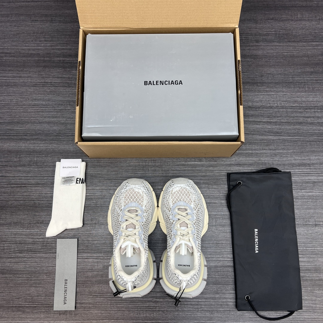 Balenciaga 纯 本Balenciaga Phantom Sneaker 3xl 新款镶钻版巴黎世家全新做旧3XL 十代米金镶钻潮流跑鞋 在延续 Track Trainer 户外轮廓和复杂鞋面结构的同时