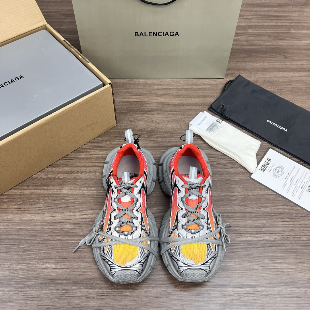 NO:408615,The top version of Balenciaga Phantom Sneaker Balenciaga brand new and old #3XL ten generation gray rainbow trend running shoes. While continuing the outdoor contour and complex upper structure of the Track Trainer, the new version adds transparent strap parts to the heel, making the whole shoe look more retro. Packaging: A complete set of original aircraft box reinforcement packaging accessories. See the picture as if you see the goods!  Number of codes: 35-46 codes!  (One size larger, wear 37 shots, 36 shots, etc.), dad shoes, balenciaga, balenciaga, balenciaga, tom ford19860909顶级版本 Balenciaga Phantom Sneaker 巴黎世家全新做旧 #3XL 十代灰彩虹潮流跑鞋. 在延续 Track Trainer 户外轮廓和复杂鞋面结构的同时,新版本在后跟位置增加了透明带的部件,整鞋看起来更加复古. 包装:全套原版飞机盒加固包装配件齐全 见图如见货！ 码数:35-46码！(偏大一码 穿37拍36即可以此类推),老爹鞋,balenciaga,balenciaga,tom ford,Women's Shoes