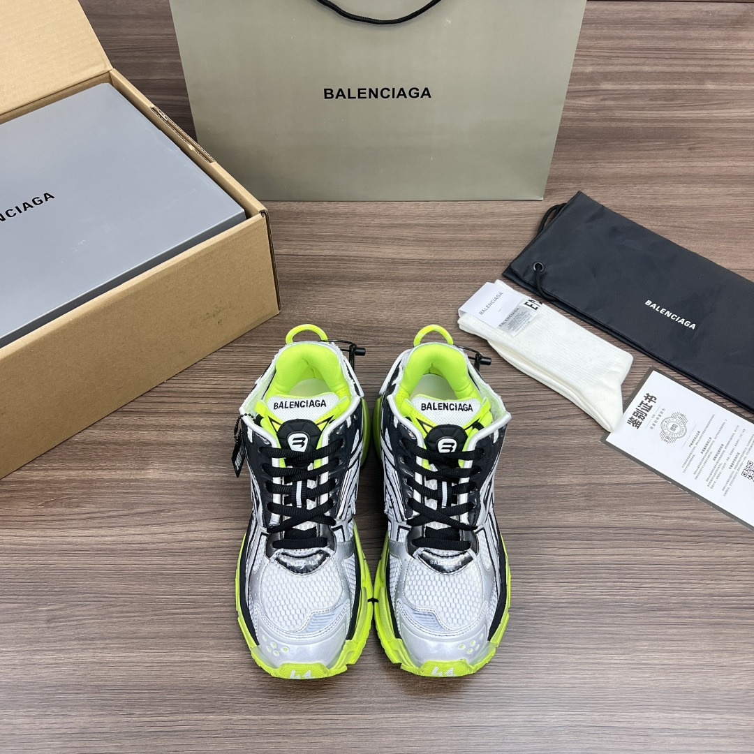 NO:408596,The top version of BALENCIAGA Balenciaga-Runner shows the designer Demna's sneaker style through details such as glue, old making, and stitching. It uses a pair of 'old shoes' to convey a retro feel. The rear side panel and raised toe show Demna's future structural conception. Packaging: A full set of Dewu accessories reinforces the aircraft box packaging!  Number of codes: 35-46 (positive code), daddy shoes, balenciaga, balenciaga, sneakers19860909顶级版本BALENCIAGA 巴黎世家-Runner、是通过溢胶、做旧、缝线等细节,展示了设计师 Demna 的运动鞋风格,用一双「旧鞋」传递复古感,后侧板、翘起的鞋头,则展示了 Demna 在结构上的未来构想. 包装:全套得物配件加固飞机盒包装！ 码数:35-46码(正码),老爹鞋,balenciaga,balenciaga,sneakers,Women's Shoes