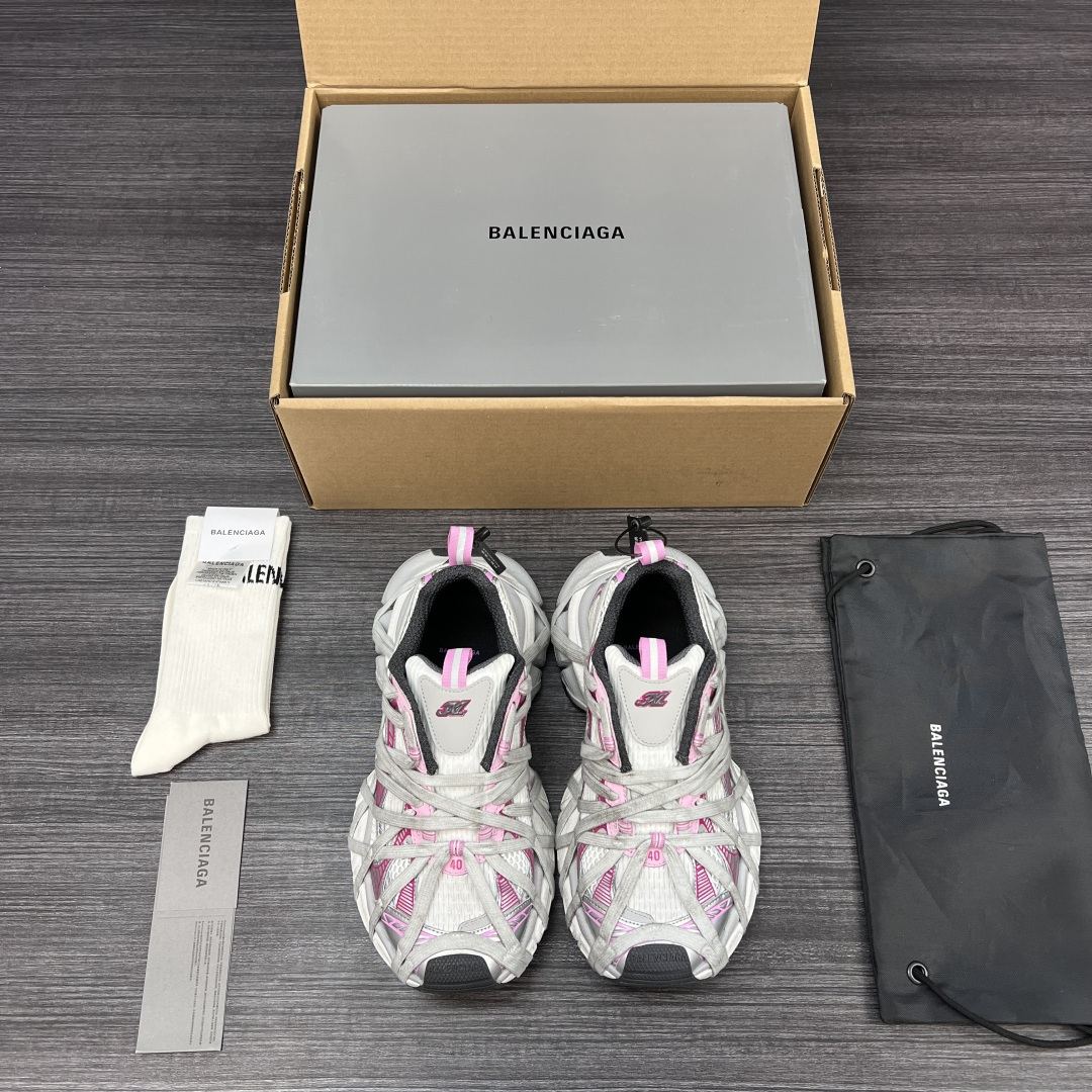 Balenciaga 纯 本Balenciaga Phantom Sneaker 巴黎世家全新做旧十代绑带潮流跑鞋 在延续 Track Trainer 户外轮廓和复杂鞋面结构的同时