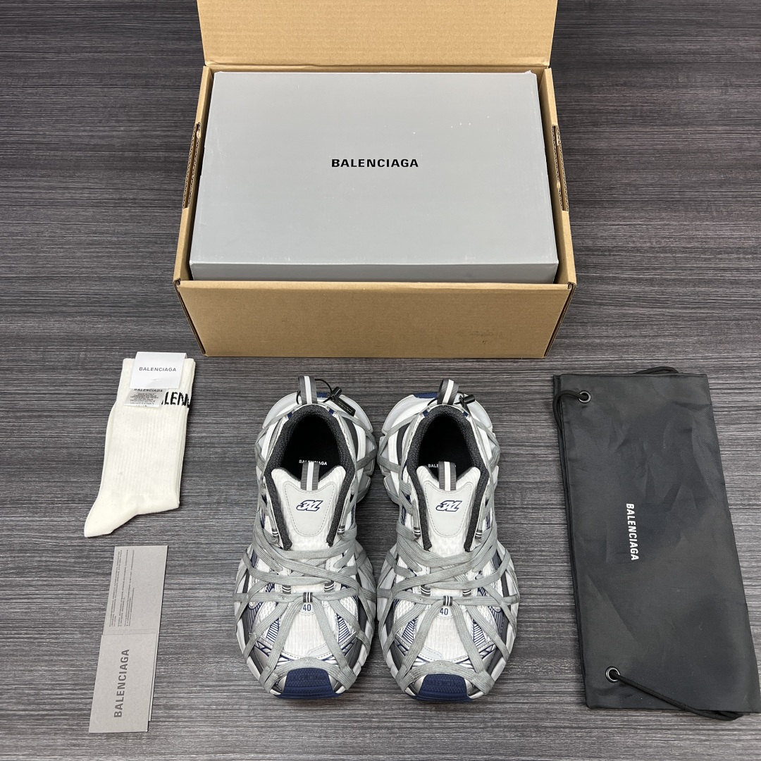 NO:229040,The original version of Balenciaga Phantom Sneaker is a brand new ten-generation strapped trend running shoes. While continuing the outdoor contour and complex upper structure of the Track Trainer, the new version adds transparent strap parts to the heel, making the whole shoe look more retro. Packaging a full set of Dewu accessories reinforce the aircraft box packaging!  Number of codes: 35-46 codes!  , casual shoes/sports shoes, balenciaga, balenciaga, tom ford, sneakers19860909纯原版本Balenciaga Phantom Sneaker 巴黎世家全新做旧十代绑带潮流跑鞋 在延续 Track Trainer 户外轮廓和复杂鞋面结构的同时,新版本在后跟位置增加了透明带的部件,整鞋看起来更加复古. 包装全套得物配件加固飞机盒包装！ 码数:35-46码！,休闲鞋/运动鞋,balenciaga,balenciaga,tom ford,sneakers,Women's Shoes