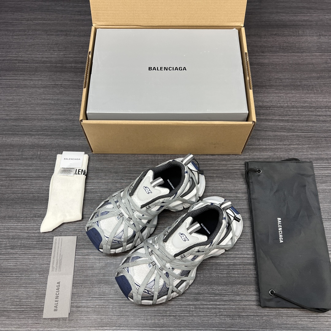 Balenciaga 纯 本Balenciaga Phantom Sneaker 巴黎世家全新做旧十代绑带潮流跑鞋 在延续 Track Trainer 户外轮廓和复杂鞋面结构的同时