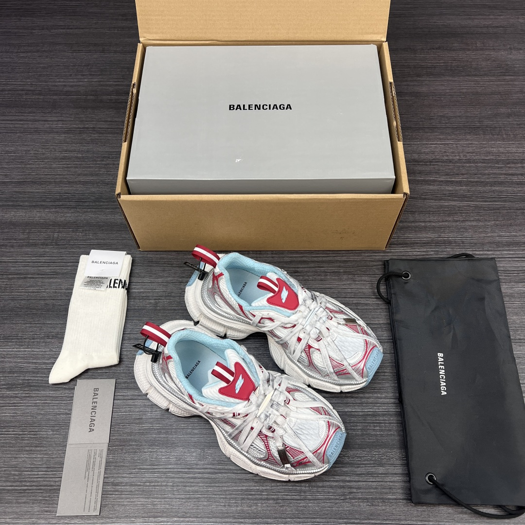 Balenciaga 纯 本Balenciaga巴黎世家 3XL扣式绑带 圆头系带 低帮 老爹鞋 白红湖蓝 在延续 Track Trainer 户外轮廓和复杂鞋面结构的同时