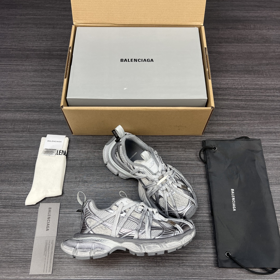 Balenciaga 纯 本Balenciaga巴黎世家 3XL扣式绑带 圆头系带 低帮 老爹鞋 银灰 在延续 Track Trainer 户外轮廓和复杂鞋面结构的同时