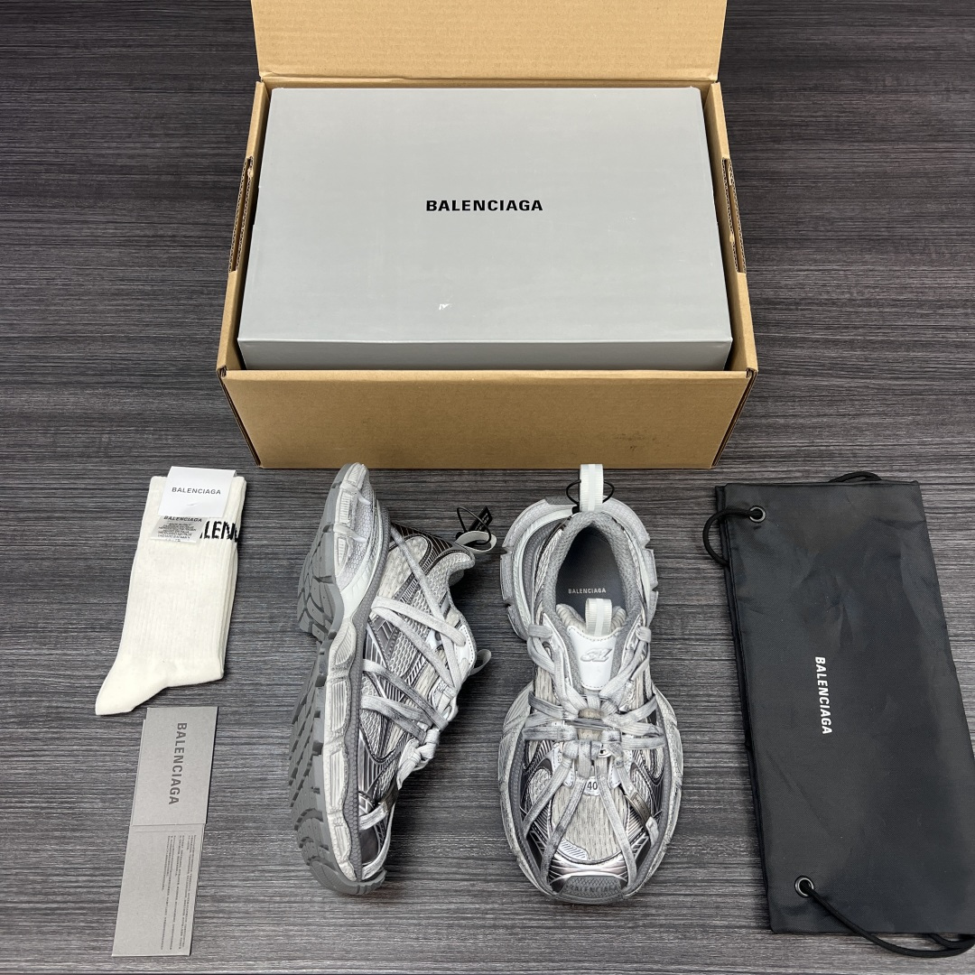 Balenciaga 纯 本Balenciaga巴黎世家 3XL扣式绑带 圆头系带 低帮 老爹鞋 银灰 在延续 Track Trainer 户外轮廓和复杂鞋面结构的同时