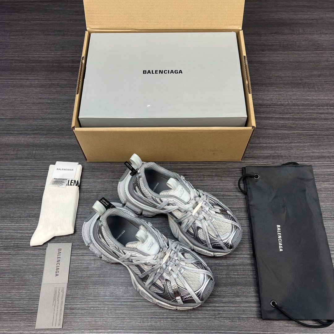 Balenciaga 纯 本Balenciaga巴黎世家 3XL扣式绑带 圆头系带 低帮 老爹鞋 银灰 在延续 Track Trainer 户外轮廓和复杂鞋面结构的同时
