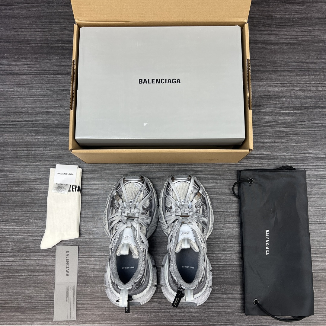 Balenciaga 纯 本Balenciaga巴黎世家 3XL扣式绑带 圆头系带 低帮 老爹鞋 银灰 在延续 Track Trainer 户外轮廓和复杂鞋面结构的同时