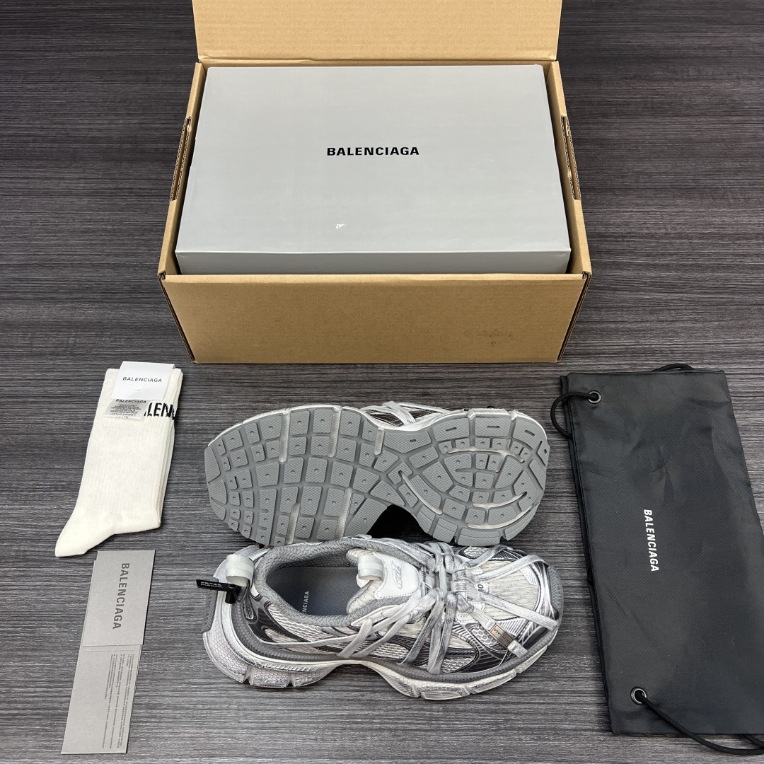 Balenciaga 纯 本Balenciaga巴黎世家 3XL扣式绑带 圆头系带 低帮 老爹鞋 银灰 在延续 Track Trainer 户外轮廓和复杂鞋面结构的同时