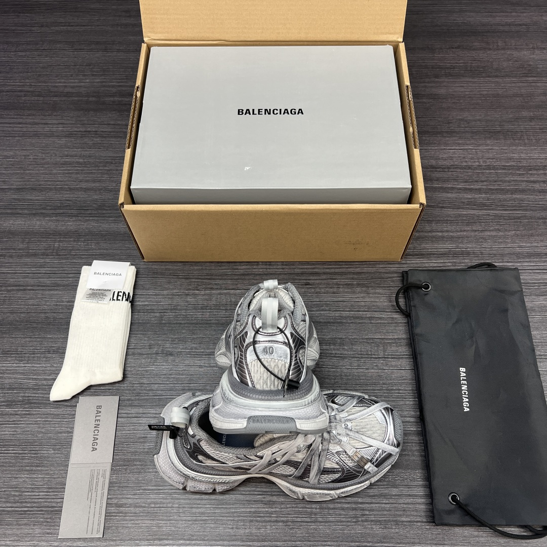 Balenciaga 纯 本Balenciaga巴黎世家 3XL扣式绑带 圆头系带 低帮 老爹鞋 银灰 在延续 Track Trainer 户外轮廓和复杂鞋面结构的同时