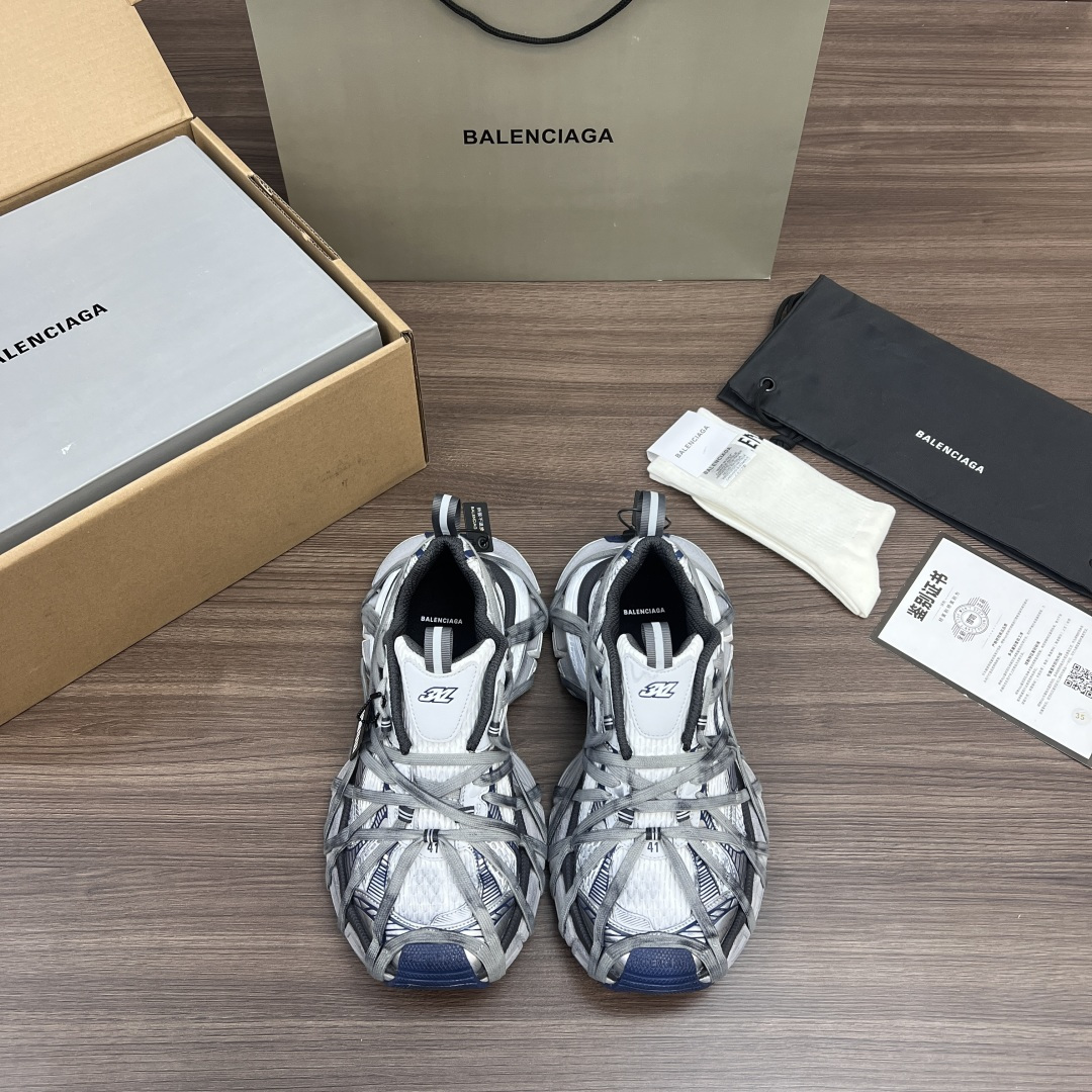 NO:258373,The top version of Balenciaga Phantom Sneaker is a brand new and old ten generation white and blue strap-shaped running shoes. While continuing the outdoor contour and complex upper structure of the Track Trainer, the new version adds transparent strap parts to the heel, making the whole shoe look more retro. Packaging: Full set of Dewu accessories reinforced aircraft box packaging!  Number of codes: 35-46 codes!  (positive size), daddy shoes, balenciaga, balenciaga, tom ford19860909顶级版本Balenciaga Phantom Sneaker 巴黎世家全新做旧十代白蓝绑带潮流跑鞋 在延续 Track Trainer 户外轮廓和复杂鞋面结构的同时,新版本在后跟位置增加了透明带的部件,整鞋看起来更加复古. 包装:全套得物配件加固飞机盒包装！ 码数:35-46码！(正码),老爹鞋,balenciaga,balenciaga,tom ford,Women's Shoes