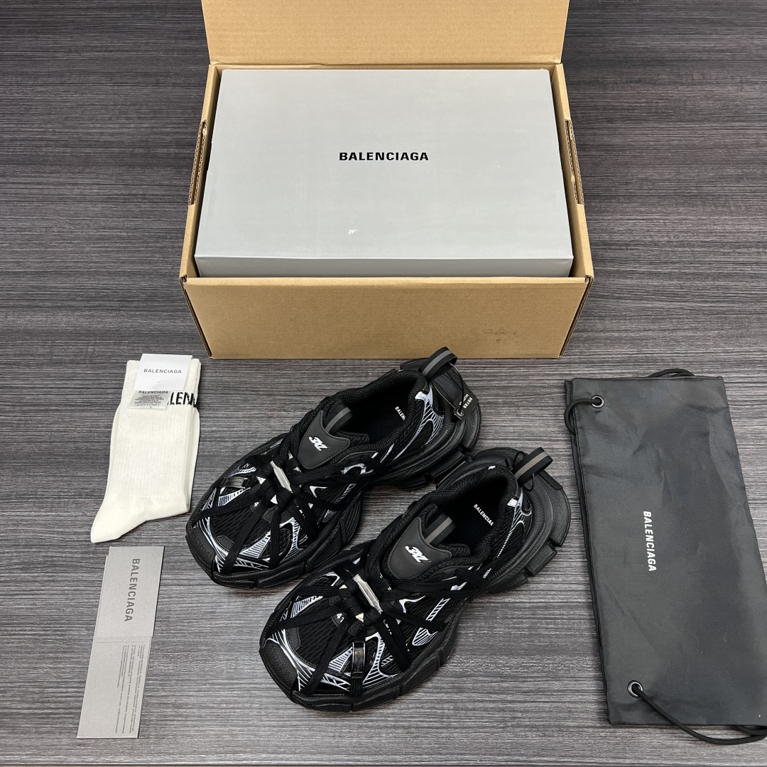 NO:408363,Pure original version of Balenciaga 3XL buckle straps, round toe laces, low tops, dad shoes, black and white. While continuing the outdoor contour and complex upper structure of the Track Trainer, the new version adds transparent strap parts to the heel position, making the whole shoe look more retro. Packaging full set of Dewu accessories reinforce the aircraft box packaging!  Number of codes: 35-46 codes!  , daddy shoes, balenciaga, balenciaga19860909纯原版本Balenciaga巴黎世家 3XL扣式绑带 圆头系带 低帮 老爹鞋 黑白色 在延续 Track Trainer 户外轮廓和复杂鞋面结构的同时,新版本在后跟位置增加了透明带的部件,整鞋看起来更加复古. 包装全套得物配件加固飞机盒包装！ 码数:35-46码！,老爹鞋,balenciaga,balenciaga,Women's Shoes