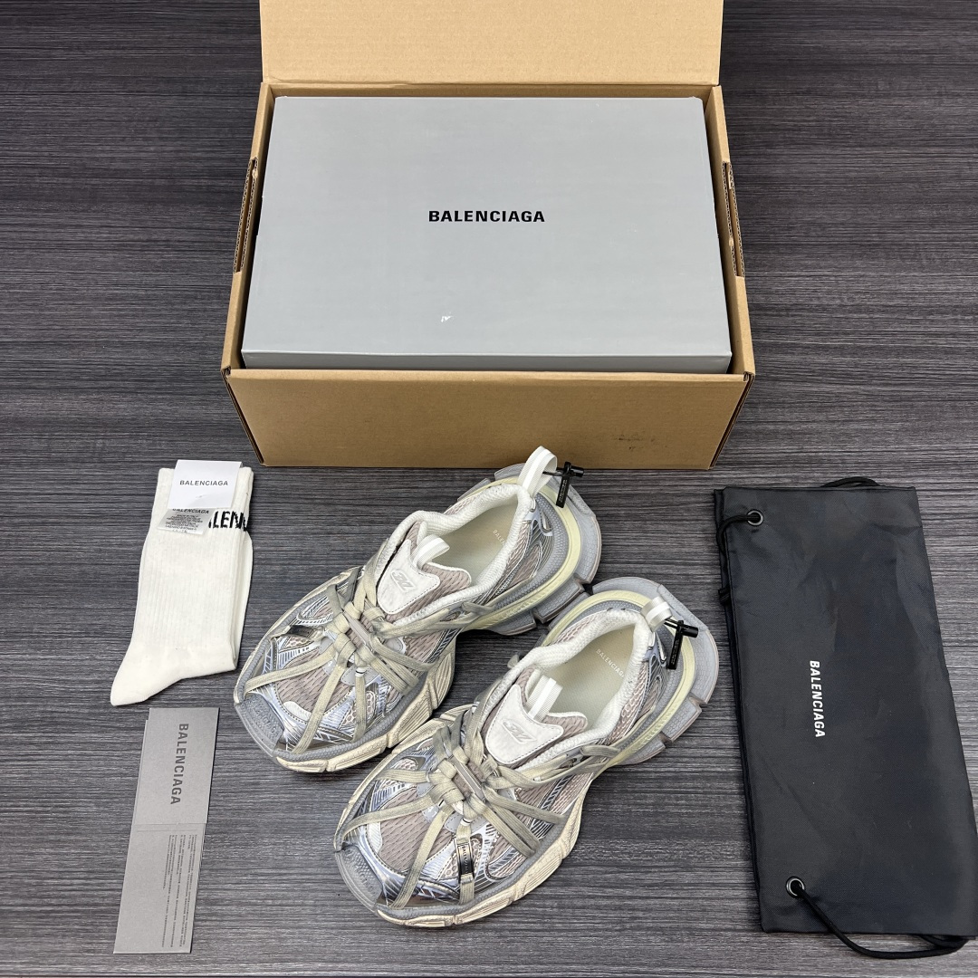 NO:408365,Pure original version of Balenciaga 3XL buckle straps, round toe laces, low top, dad shoes, beige-gold. While continuing the outdoor contour and complex upper structure of the Track Trainer, the new version adds transparent strap parts to the heel position, making the whole shoe look more retro. Packaging full set of Dewu accessories reinforce the aircraft box packaging!  Number of codes: 35-46 codes!  , daddy shoes, balenciaga, balenciaga19860909纯原版本Balenciaga巴黎世家 3XL扣式绑带 圆头系带 低帮 老爹鞋 米金色 在延续 Track Trainer 户外轮廓和复杂鞋面结构的同时,新版本在后跟位置增加了透明带的部件,整鞋看起来更加复古. 包装全套得物配件加固飞机盒包装！ 码数:35-46码！,老爹鞋,balenciaga,balenciaga,Women's Shoes