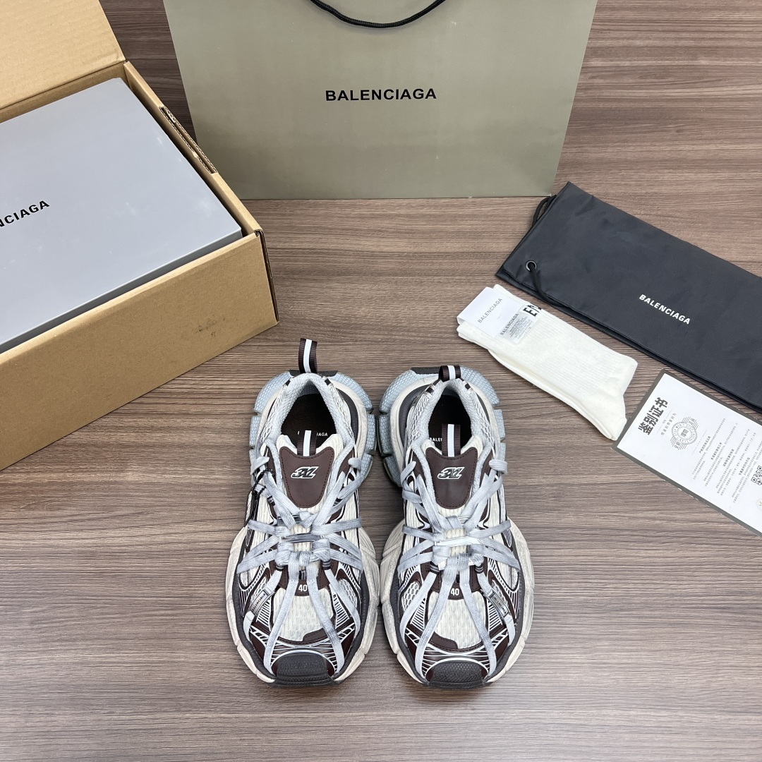 NO:408605,The top version of Balenciaga 3XL buckle straps, round toe laces, low tops, dad shoes, silver gray. While continuing the outdoor contour and complex upper structure of the Track Trainer, the new version adds transparent strap parts to the heel position, making the whole shoe look more retro. Packaging full set of Dewu accessories reinforce the aircraft box packaging!  Number of codes: 35-46 codes!  , dad shoes, balenciaga, balenciaga19860909顶级版本Balenciaga巴黎世家 3XL扣式绑带 圆头系带 低帮 老爹鞋 银灰 在延续 Track Trainer 户外轮廓和复杂鞋面结构的同时,新版本在后跟位置增加了透明带的部件,整鞋看起来更加复古. 包装全套得物配件加固飞机盒包装！ 码数:35-46码！,老爹鞋,balenciaga,balenciaga,Women's Shoes
