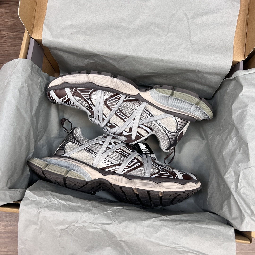 Balenciaga Balenciaga巴黎世家 3XL扣式绑带 圆头系带 低帮 老爹鞋 银灰 在延续 Track Trainer 户外轮廓和复杂鞋面结构的同时