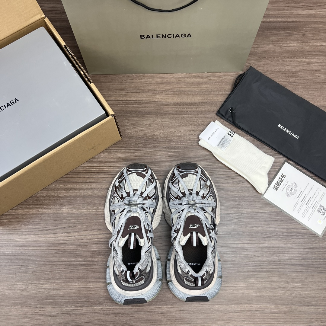 Balenciaga Balenciaga巴黎世家 3XL扣式绑带 圆头系带 低帮 老爹鞋 银灰 在延续 Track Trainer 户外轮廓和复杂鞋面结构的同时