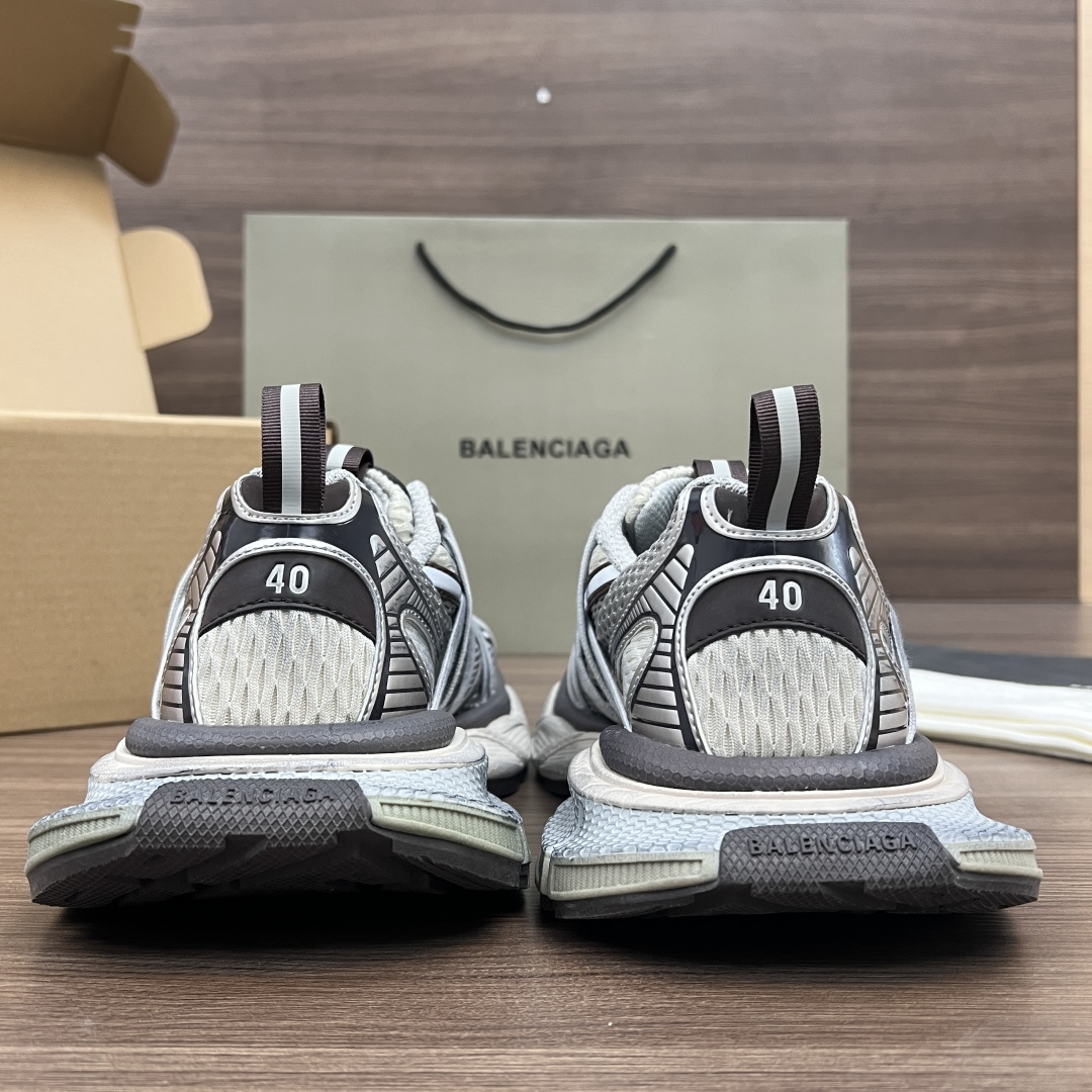 Balenciaga Balenciaga巴黎世家 3XL扣式绑带 圆头系带 低帮 老爹鞋 银灰 在延续 Track Trainer 户外轮廓和复杂鞋面结构的同时