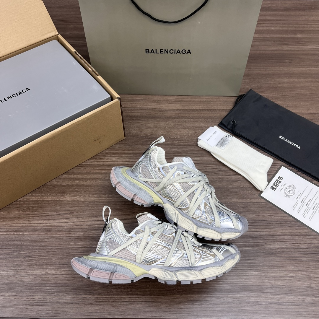Balenciaga Balenciaga巴黎世家 3XL扣式绑带 圆头系带 低帮 老爹鞋 米金色 在延续 Track Trainer 户外轮廓和复杂鞋面结构的同时