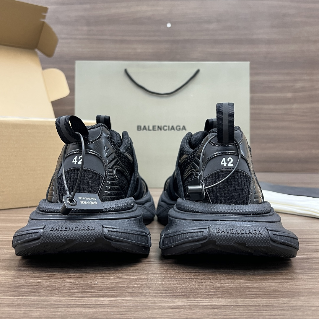 Balenciaga Balenciaga巴黎世家 3XL扣式绑带 圆头系带 低帮 老爹鞋 全黑色在延续 Track Trainer 户外轮廓和复杂鞋面结构的同时