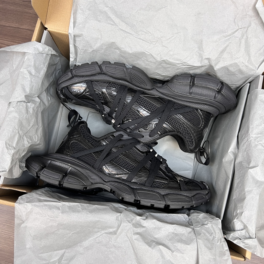 Balenciaga Balenciaga巴黎世家 3XL扣式绑带 圆头系带 低帮 老爹鞋 全黑色在延续 Track Trainer 户外轮廓和复杂鞋面结构的同时