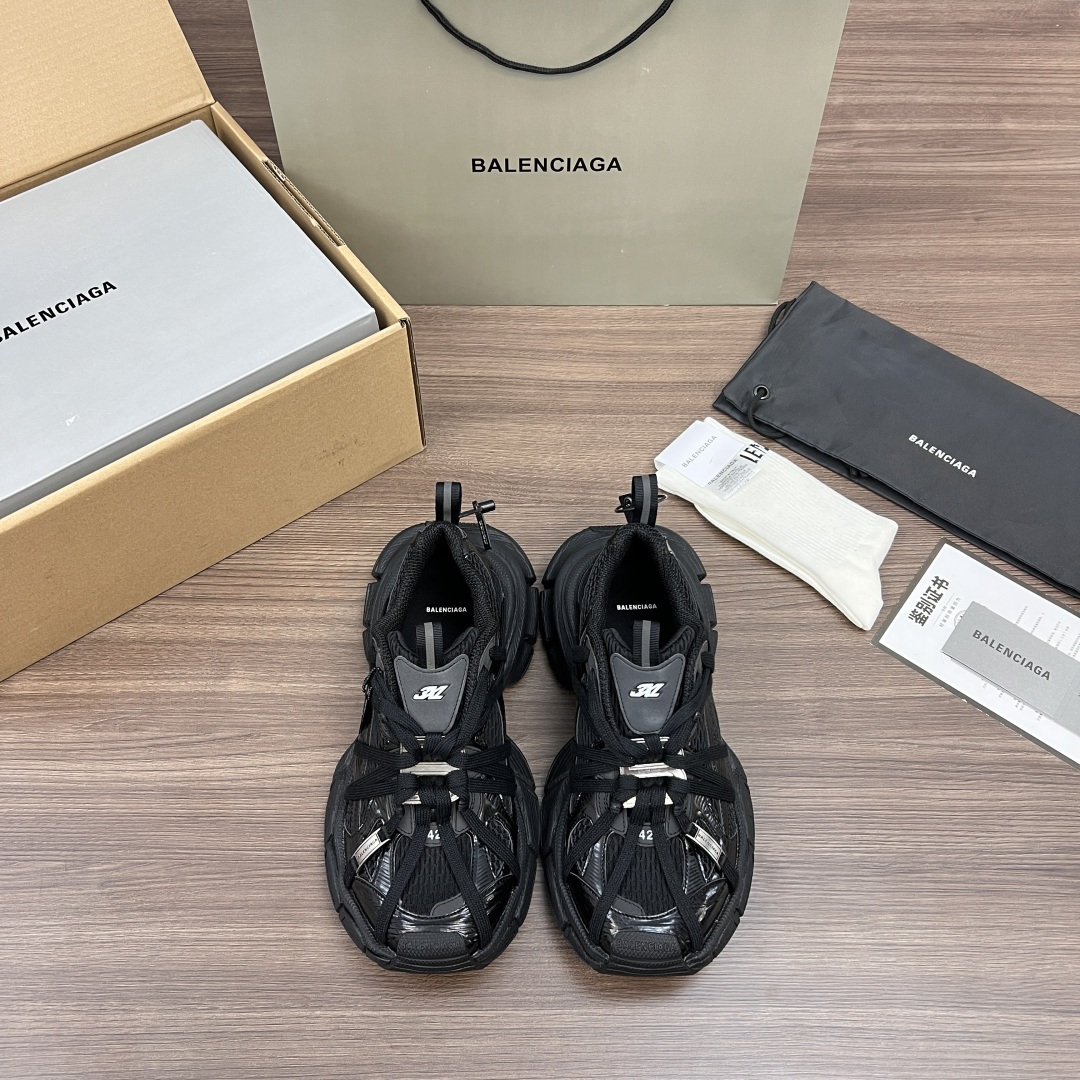 NO:408611,The top version of Balenciaga 3XL buckle straps, round toe straps, low top, dad shoes, all black continues the Track Trainer outdoor contour and complex upper structure, while the new version adds transparent strap parts to the heel position, making the whole shoe look more retro. Packaging full set of Dewu accessories reinforce the aircraft box packaging!  Number of codes: 35-46 codes!  , dad shoes, balenciaga, balenciaga19860909顶级版本Balenciaga巴黎世家 3XL扣式绑带 圆头系带 低帮 老爹鞋 全黑色在延续 Track Trainer 户外轮廓和复杂鞋面结构的同时,新版本在后跟位置增加了透明带的部件,整鞋看起来更加复古. 包装全套得物配件加固飞机盒包装！ 码数:35-46码！,老爹鞋,balenciaga,balenciaga,Women's Shoes