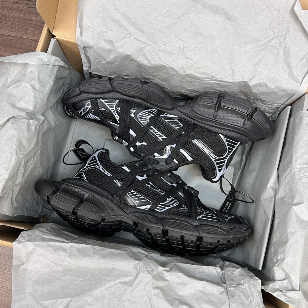 Balenciaga Balenciaga巴黎世家 3XL扣式绑带 圆头系带 低帮 老爹鞋 黑白色 在延续 Track Trainer 户外轮廓和复杂鞋面结构的同时