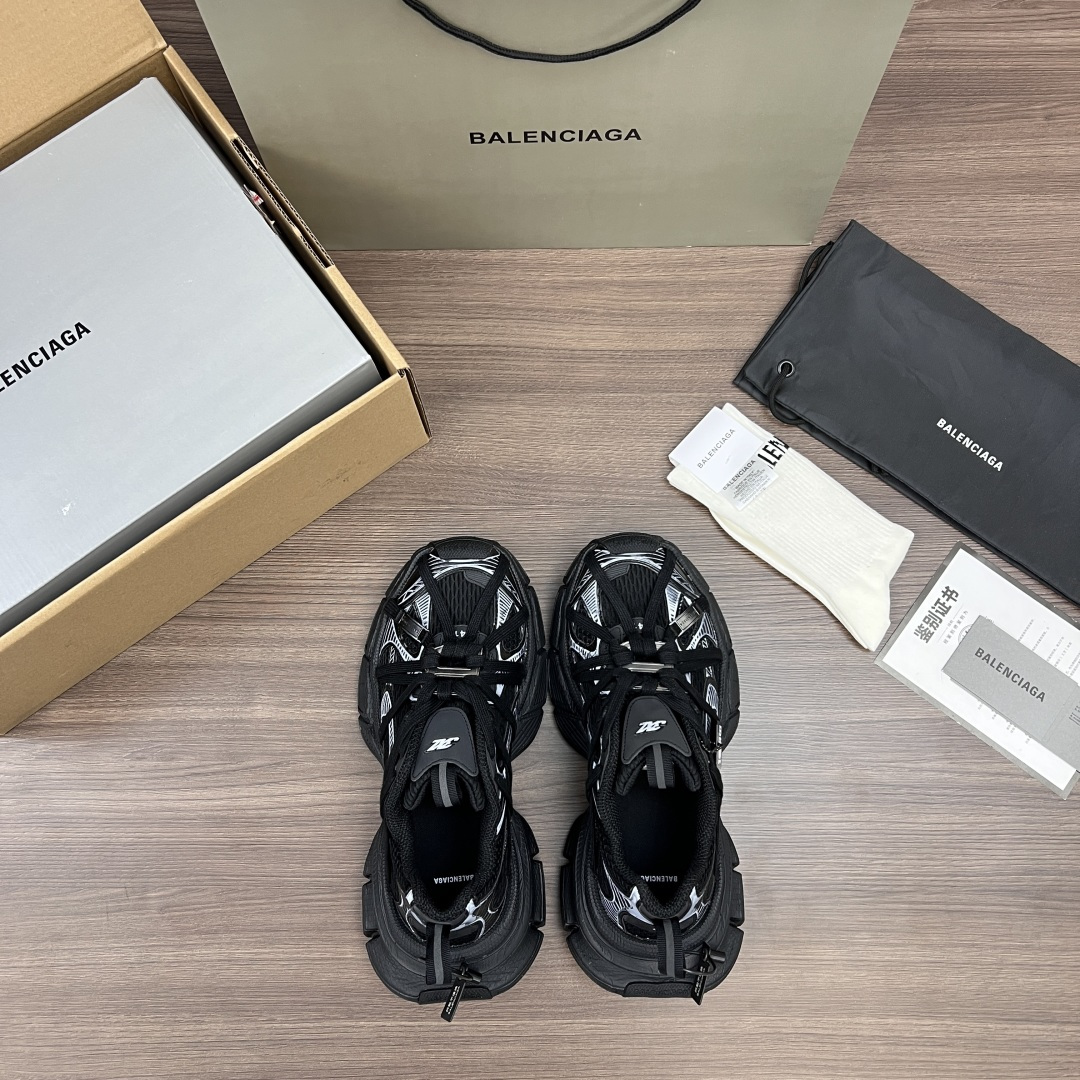 Balenciaga Balenciaga巴黎世家 3XL扣式绑带 圆头系带 低帮 老爹鞋 黑白色 在延续 Track Trainer 户外轮廓和复杂鞋面结构的同时