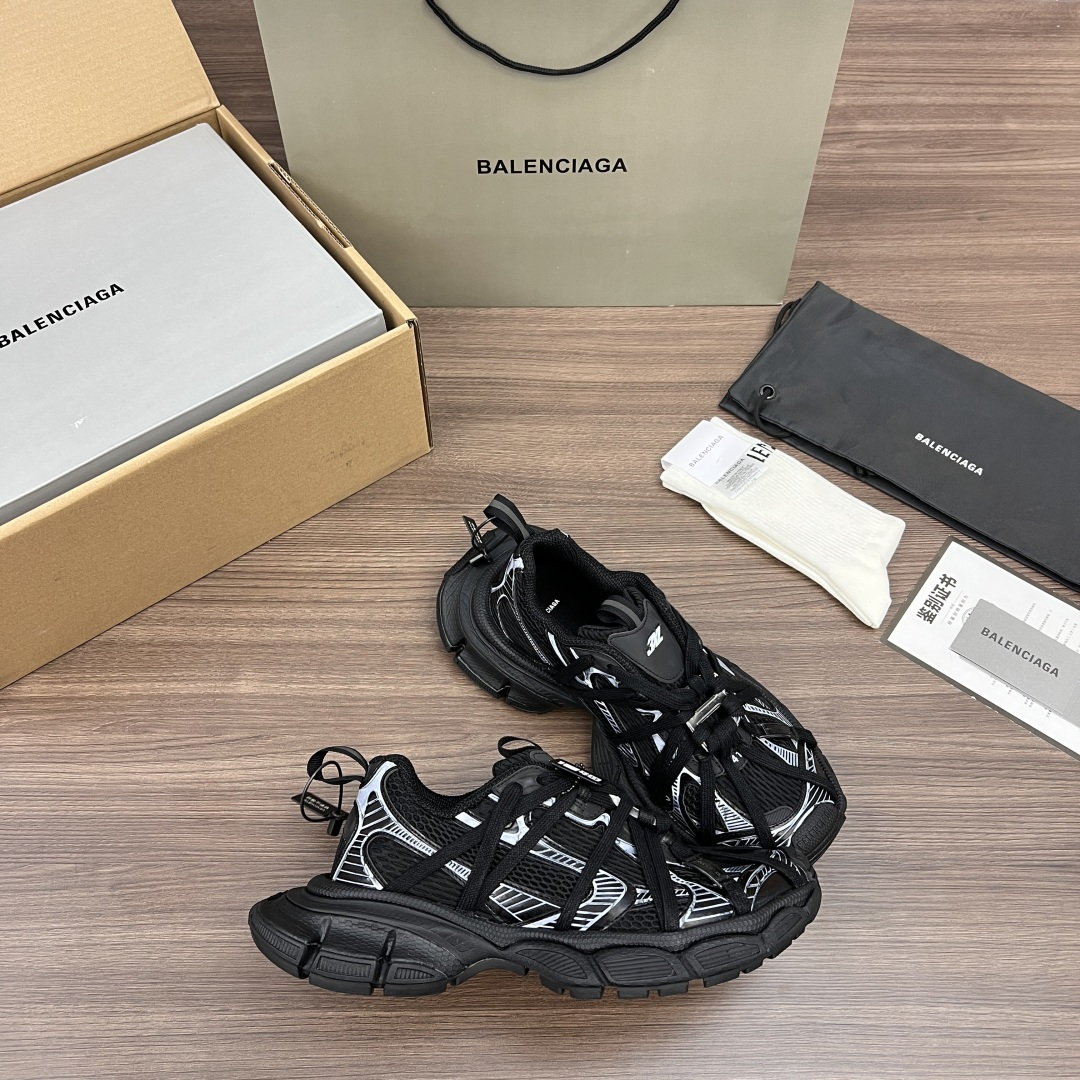 Balenciaga Balenciaga巴黎世家 3XL扣式绑带 圆头系带 低帮 老爹鞋 黑白色 在延续 Track Trainer 户外轮廓和复杂鞋面结构的同时