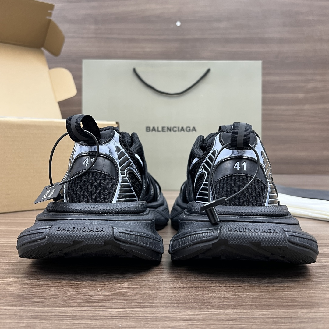 Balenciaga Balenciaga巴黎世家 3XL扣式绑带 圆头系带 低帮 老爹鞋 黑白色 在延续 Track Trainer 户外轮廓和复杂鞋面结构的同时