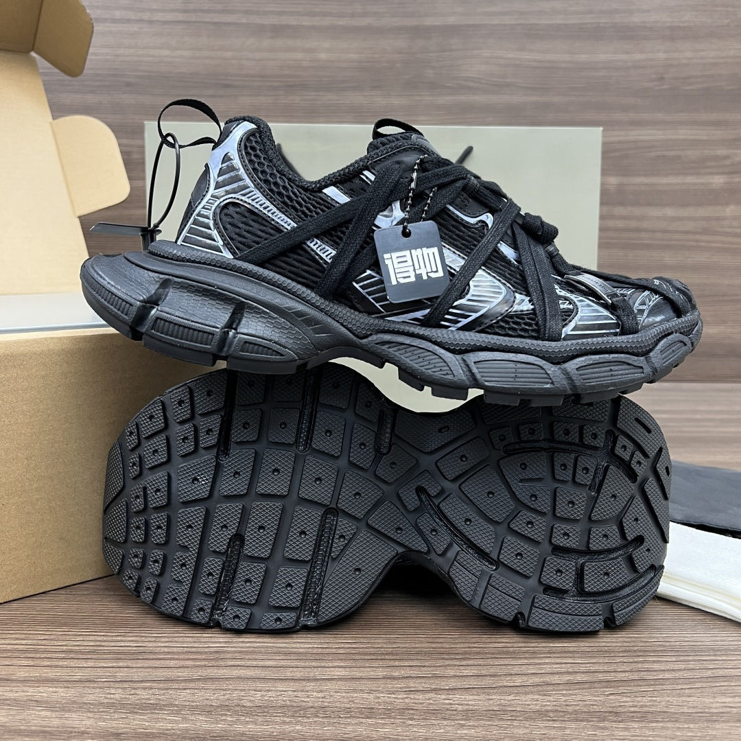 Balenciaga Balenciaga巴黎世家 3XL扣式绑带 圆头系带 低帮 老爹鞋 黑白色 在延续 Track Trainer 户外轮廓和复杂鞋面结构的同时