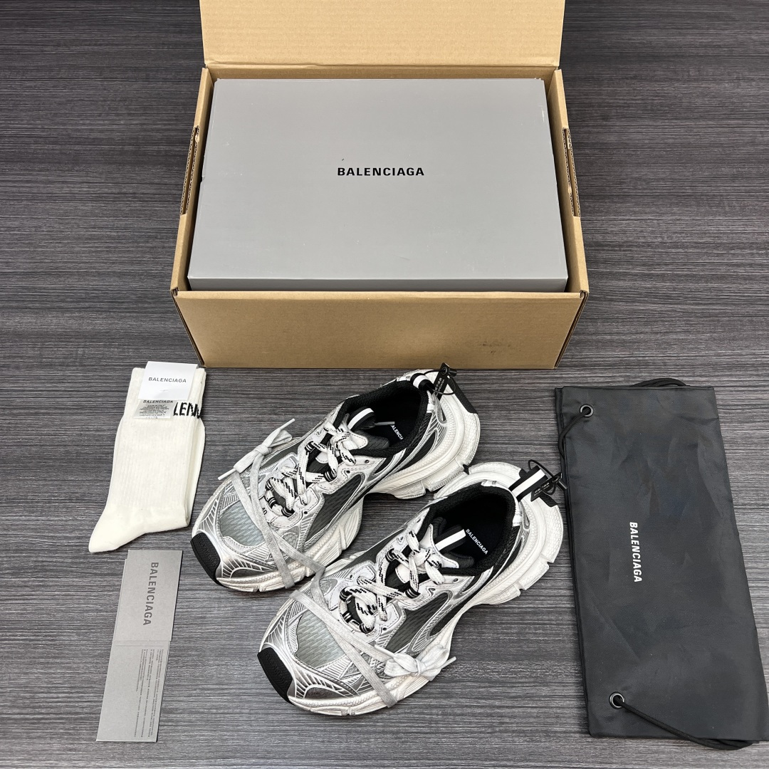 NO:408356,The pure original version of Balenciaga Phantom Sneaker Balenciaga new old 3XL ten generation old black and silver trend running shoes. While continuing the outdoor contour and complex upper structure of the Track Trainer, the new version adds transparent strap parts to the heel, making the whole shoe look more retro. Packaging: Full set of original packaging reinforced aircraft box packaging!  Number of codes: 35-46 codes!  (One size larger, wear 42 shots and 41), daddy shoes, balenciaga, balenciaga, tom ford19860909纯原版本Balenciaga Phantom Sneaker 巴黎世家全新做旧3XL 十代做旧黑银潮流跑鞋 在延续 Track Trainer 户外轮廓和复杂鞋面结构的同时,新版本在后跟位置增加了透明带的部件,整鞋看起来更加复古. 包装:全套原版包装加固飞机盒包装！ 码数:35-46码！(偏大一码 穿42拍41),老爹鞋,balenciaga,balenciaga,tom ford,Women's Shoes