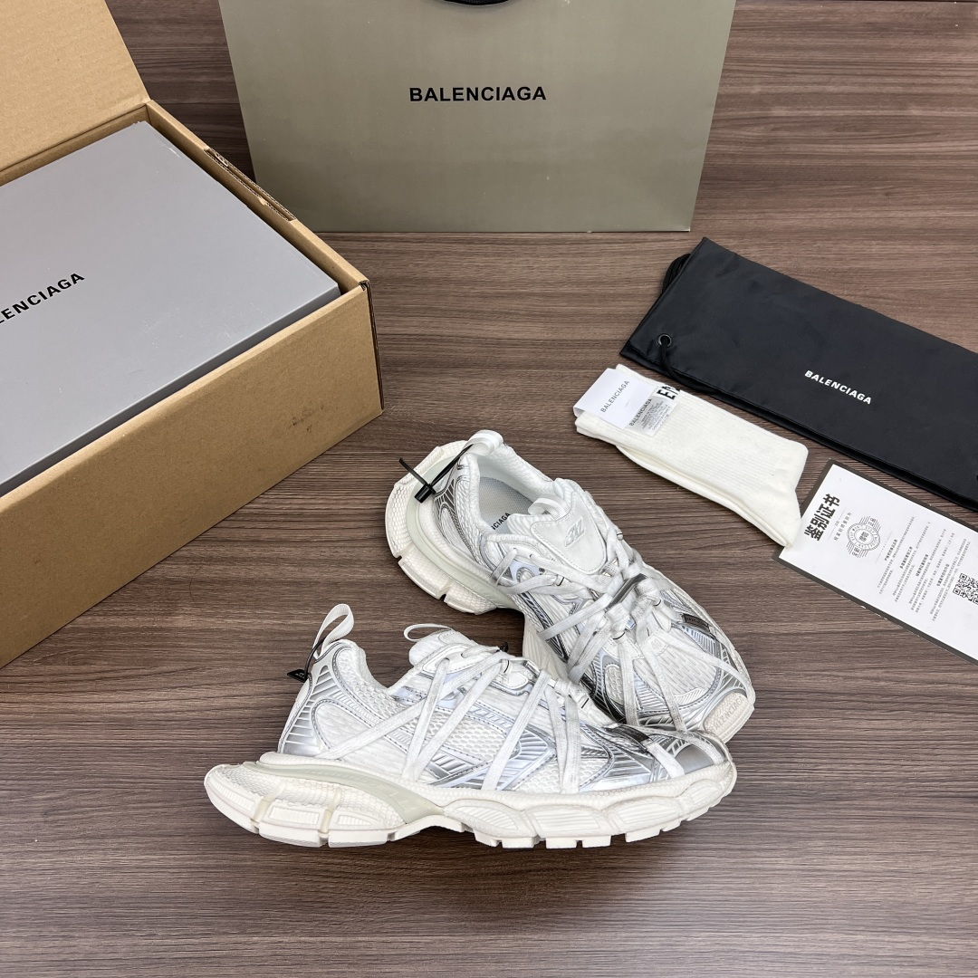 Balenciaga Balenciaga巴黎世家 3XL扣式绑带 圆头系带 低帮 老爹鞋 白银色 在延续 Track Trainer 户外轮廓和复杂鞋面结构的同时