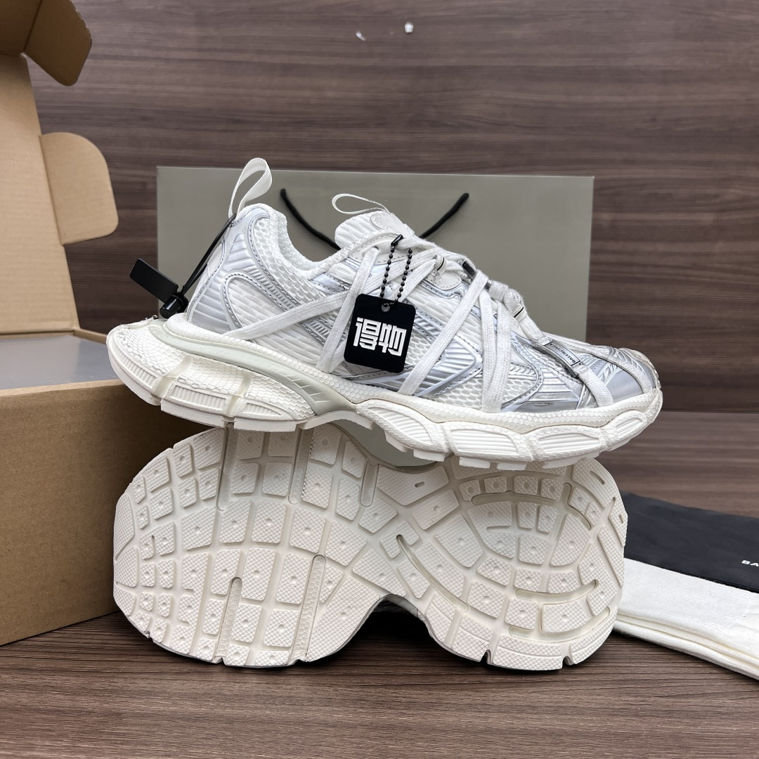 Balenciaga Balenciaga巴黎世家 3XL扣式绑带 圆头系带 低帮 老爹鞋 白银色 在延续 Track Trainer 户外轮廓和复杂鞋面结构的同时