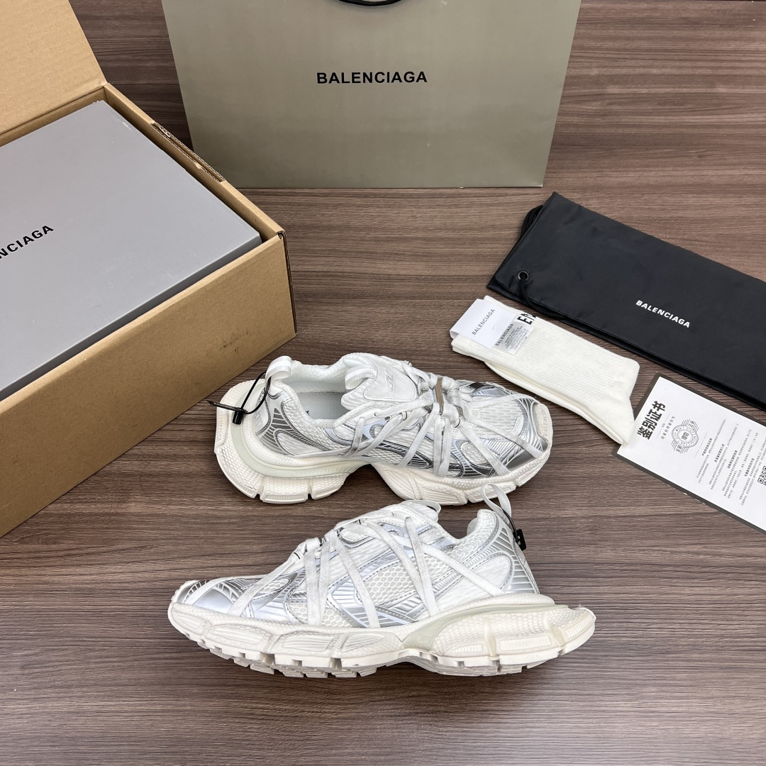 Balenciaga Balenciaga巴黎世家 3XL扣式绑带 圆头系带 低帮 老爹鞋 白银色 在延续 Track Trainer 户外轮廓和复杂鞋面结构的同时