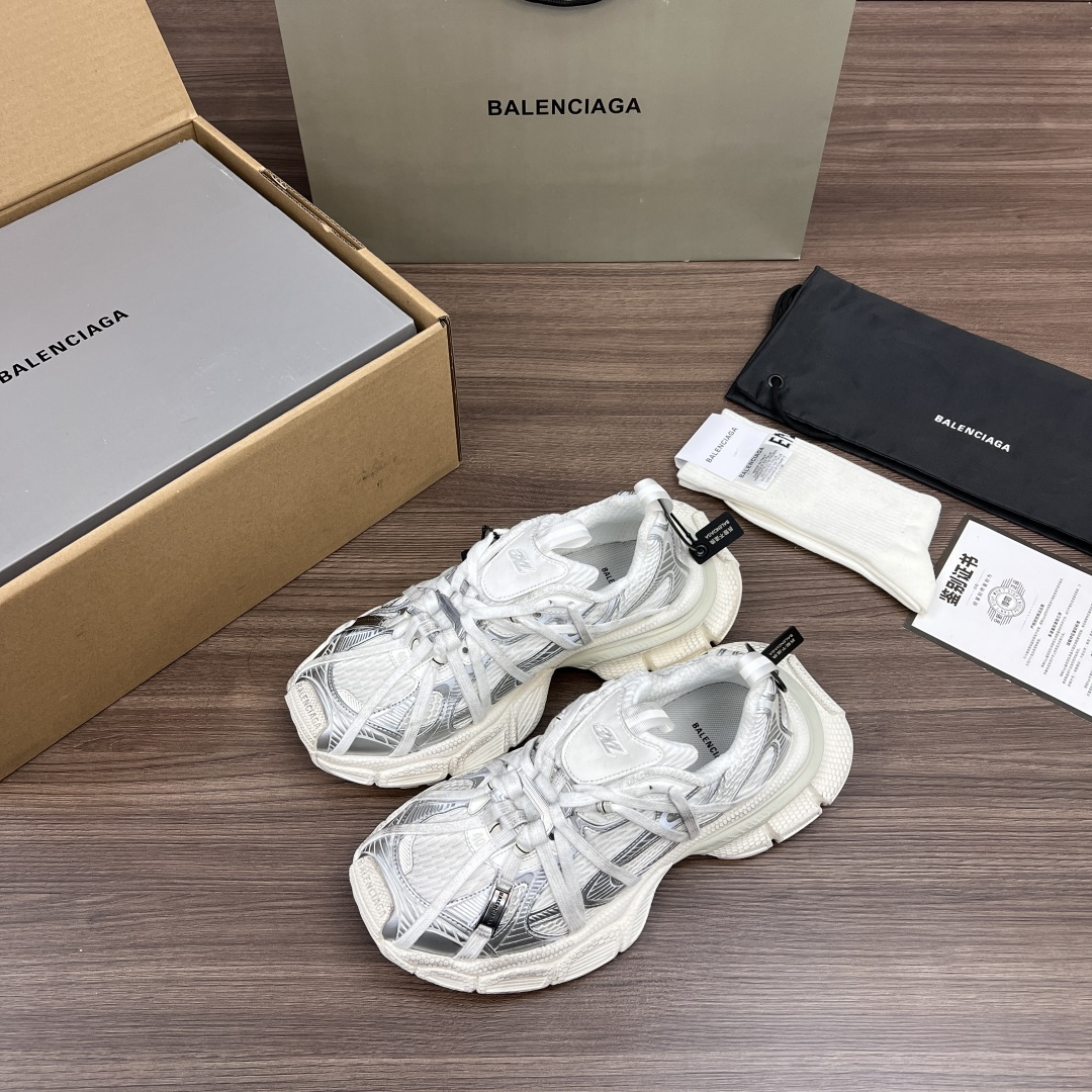 Balenciaga Balenciaga巴黎世家 3XL扣式绑带 圆头系带 低帮 老爹鞋 白银色 在延续 Track Trainer 户外轮廓和复杂鞋面结构的同时