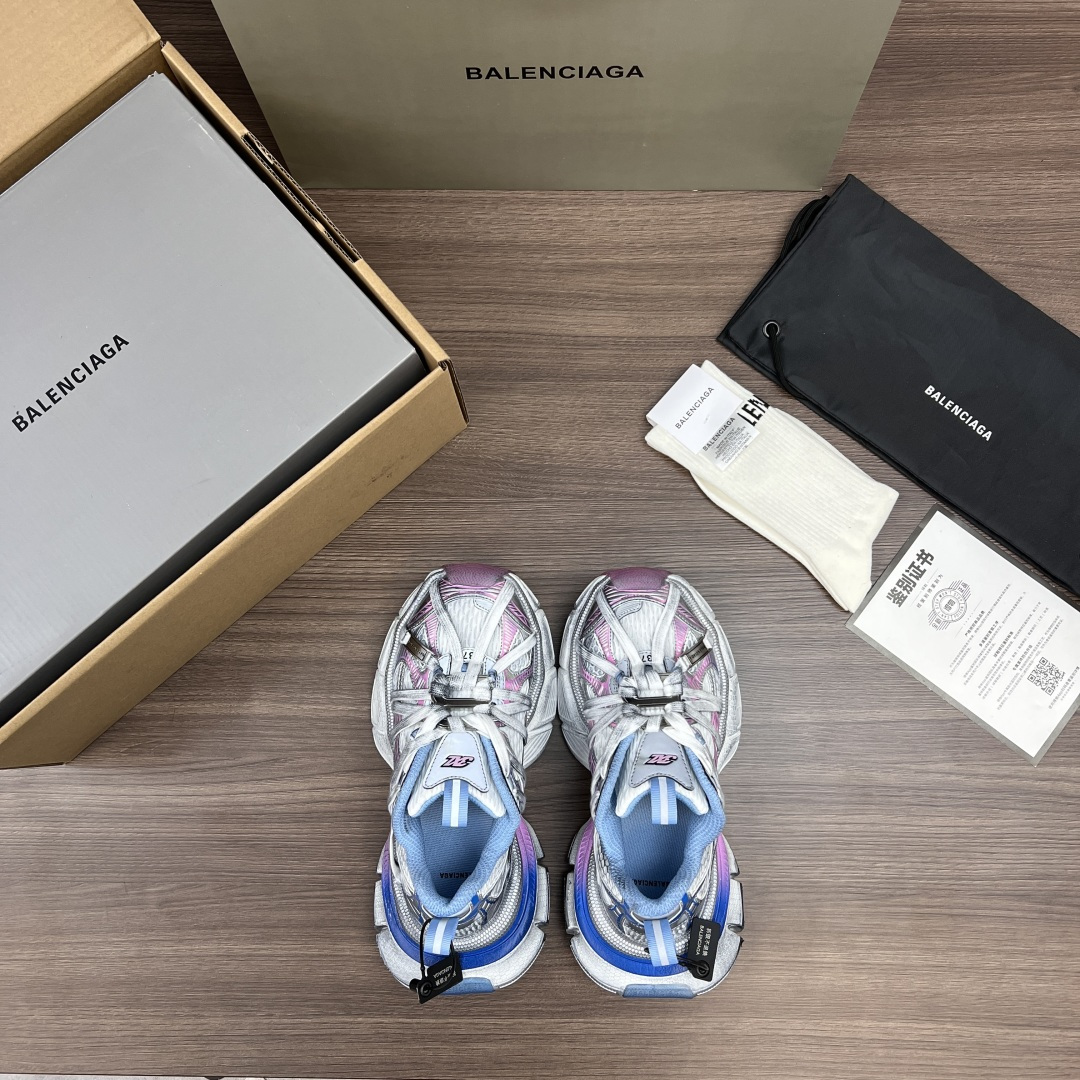 Balenciaga Balenciaga巴黎世家 3XL扣式绑带 圆头系带 低帮 老爹鞋 粉蓝色 在延续 Track Trainer 户外轮廓和复杂鞋面结构的同时