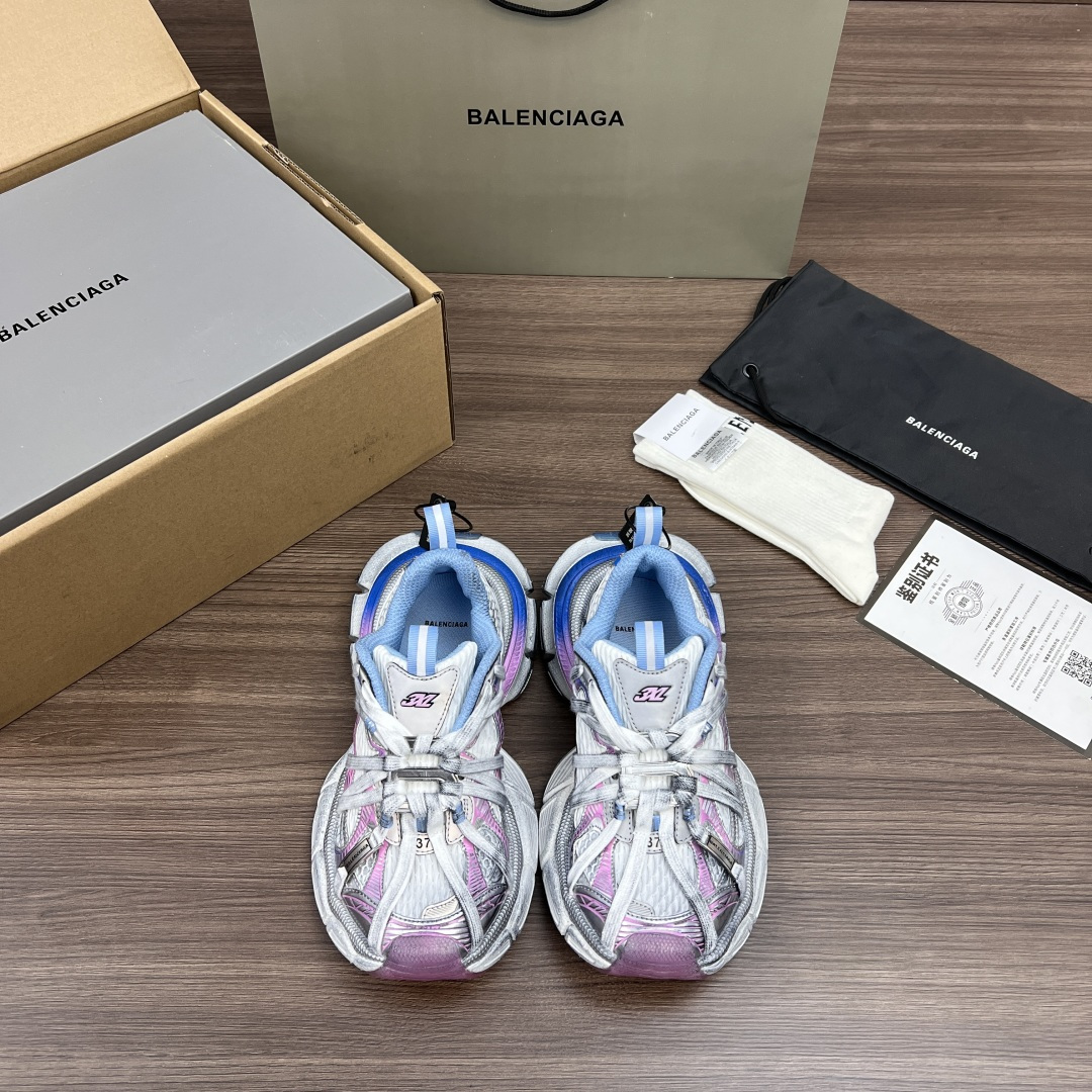 Balenciaga Balenciaga巴黎世家 3XL扣式绑带 圆头系带 低帮 老爹鞋 粉蓝色 在延续 Track Trainer 户外轮廓和复杂鞋面结构的同时