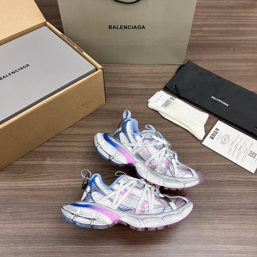Balenciaga Balenciaga巴黎世家 3XL扣式绑带 圆头系带 低帮 老爹鞋 粉蓝色 在延续 Track Trainer 户外轮廓和复杂鞋面结构的同时