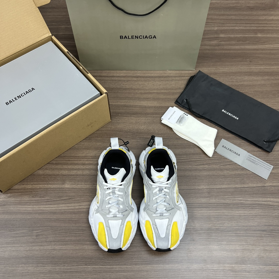 NO:422986,Top version of Balenciaga Balenciaga 16th generation hiking sneakers. Continuing the trend of running shoes, the old dad shoes, the body is made of polyester, nylon, TPU and polyurethane, both from the appearance and comfort and lightness, the heel is decorated with a webbing crotch, the outsole and the rear are decorated with Balenciaga logo, the upper is decorated with unity sports icon artwork, the tongue is decorated with 3B sports icon artwork, and the fabric inner footsteps. Packaging: Full set of Dewu accessories reinforced aircraft box packaging Size: 35-46 (a size larger and wear 42 shots 41), dad shoes, balenciaga, balenciaga, sneakers19860909顶级版本Balenciaga 巴黎世家十六代徒步运动鞋. 延续潮流跑鞋做旧老爹鞋,鞋身由聚酯纤维、尼龙、 TPU 和聚氨酯制成,不管是从外观还是舒适轻盈度都更上一个台阶,后跟饰有织带拉裆,外底和后部饰以 Balenciaga 标识,鞋面饰以 unity sports icon 艺术作品,鞋舌饰以3B sports icon 艺术作品,织物内里垫脚. 包装:全套得物配件加固飞机盒包装 码数:35-46码(偏大一码穿42拍41),老爹鞋,balenciaga,balenciaga,sneakers,Women's Shoes