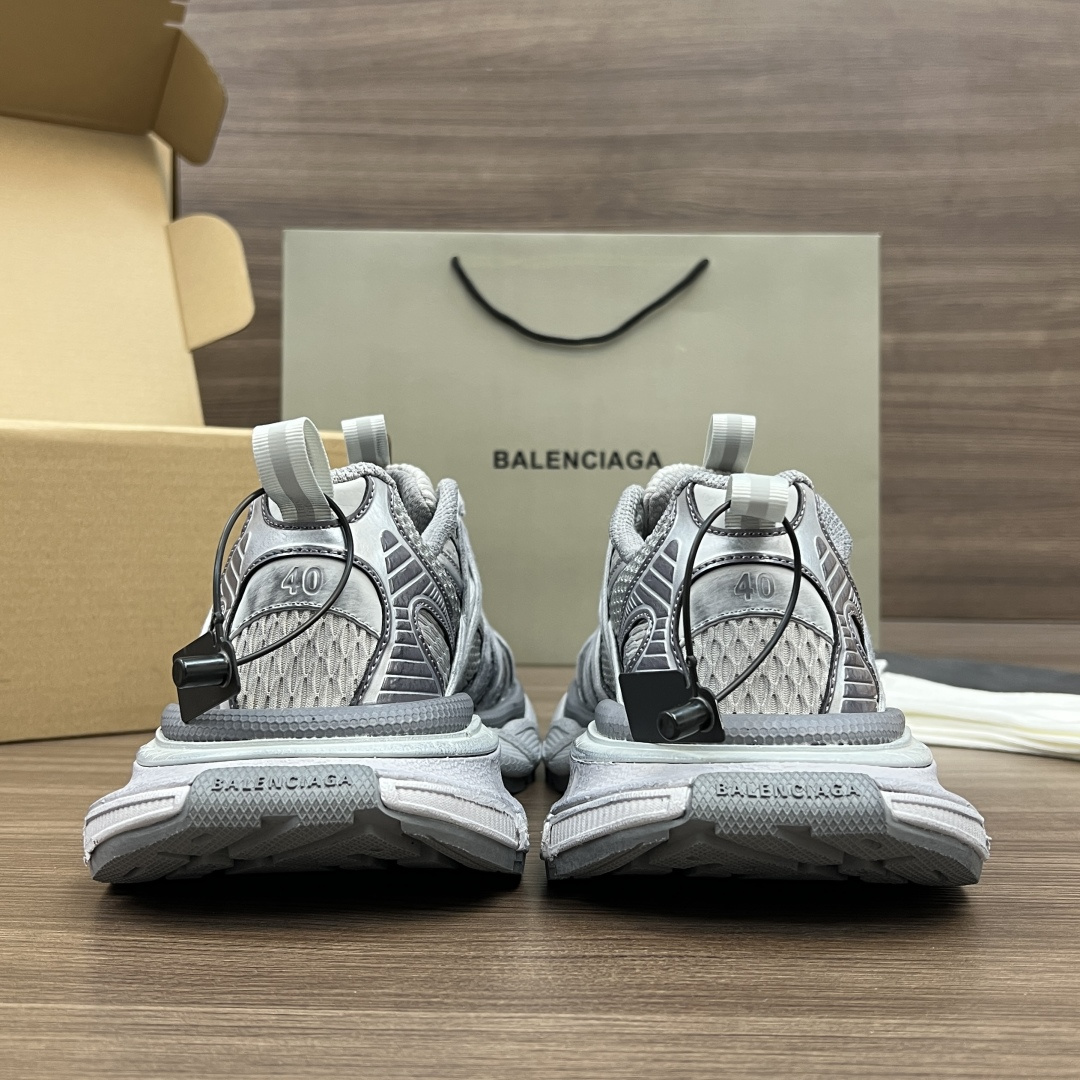 Balenciaga Balenciaga巴黎世家 3XL扣式绑带 圆头系带 低帮 老爹鞋 灰色 在延续 Track Trainer 户外轮廓和复杂鞋面结构的同时