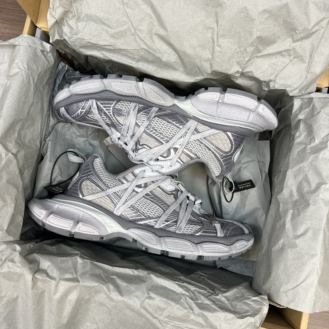 Balenciaga Balenciaga巴黎世家 3XL扣式绑带 圆头系带 低帮 老爹鞋 灰色 在延续 Track Trainer 户外轮廓和复杂鞋面结构的同时
