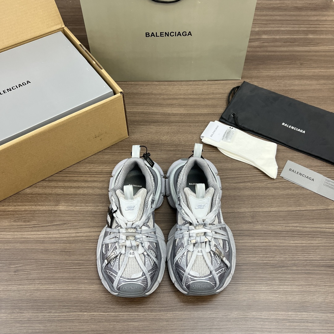 NO:408594,The top version of Balenciaga 3XL buckle straps, round toe laces, low tops, dad shoes, gray. While continuing the outdoor contour and complex upper structure of the Track Trainer, the new version adds transparent strap parts to the heel position, making the whole shoe look more retro. Packaging full set of Dewu accessories reinforce the aircraft box packaging!  Number of codes: 35-46 codes!  , dad shoes, balenciaga, balenciaga19860909顶级版本Balenciaga巴黎世家 3XL扣式绑带 圆头系带 低帮 老爹鞋 灰色 在延续 Track Trainer 户外轮廓和复杂鞋面结构的同时,新版本在后跟位置增加了透明带的部件,整鞋看起来更加复古. 包装全套得物配件加固飞机盒包装！ 码数:35-46码！,老爹鞋,balenciaga,balenciaga,Women's Shoes