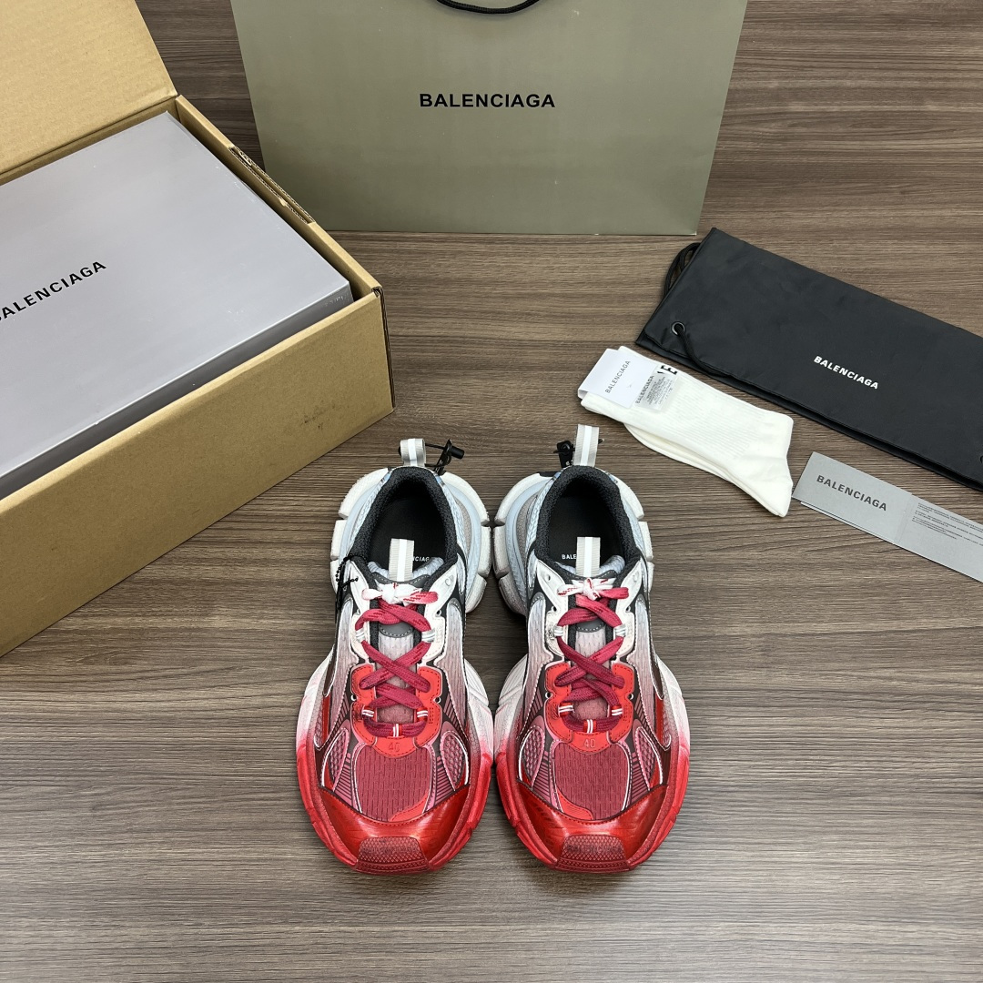 NO:408621,The top version of Balenciaga Phantom Sneaker Balenciaga brand new and old #3XL ten generation silver gray-red gradient trend running shoes. While continuing the outdoor contour and complex upper structure of the Track Trainer, the new version adds transparent strap parts to the heel, making the whole shoe look more retro. Packaging: A complete set of original aircraft box reinforcement packaging accessories. See the picture as if you see the goods!  Number of codes: 35-46 codes!  (One size larger, wear 37 shots, 36 shots, etc.), dad shoes, balenciaga, balenciaga, balenciaga, tom ford19860909顶级版本 Balenciaga Phantom Sneaker 巴黎世家全新做旧 #3XL 十代银灰红渐变潮流跑鞋. 在延续 Track Trainer 户外轮廓和复杂鞋面结构的同时,新版本在后跟位置增加了透明带的部件,整鞋看起来更加复古. 包装:全套原版飞机盒加固包装配件齐全 见图如见货！ 码数:35-46码！(偏大一码 穿37拍36即可以此类推),老爹鞋,balenciaga,balenciaga,tom ford,Women's Shoes