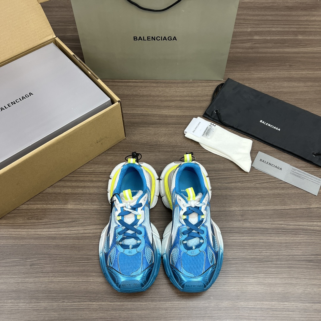 NO:408622,The top version of Balenciaga Phantom Sneaker is a brand new and old #3XL 10th generation white and blue gradient trend running shoes. While continuing the outdoor contour and complex upper structure of the Track Trainer, the new version adds transparent strap parts to the heel, making the whole shoe look more retro. Packaging: A complete set of original aircraft box reinforcement packaging accessories. See the picture as if you see the goods!  Number of codes: 35-46 codes!  (One size larger, wear 37 shots, 36 shots, etc.), dad shoes, balenciaga, balenciaga, balenciaga, tom ford19860909顶级版本 Balenciaga Phantom Sneaker 巴黎世家全新做旧 #3XL 十代白蓝渐变潮流跑鞋. 在延续 Track Trainer 户外轮廓和复杂鞋面结构的同时,新版本在后跟位置增加了透明带的部件,整鞋看起来更加复古. 包装:全套原版飞机盒加固包装配件齐全 见图如见货！ 码数:35-46码！(偏大一码 穿37拍36即可以此类推),老爹鞋,balenciaga,balenciaga,tom ford,Women's Shoes