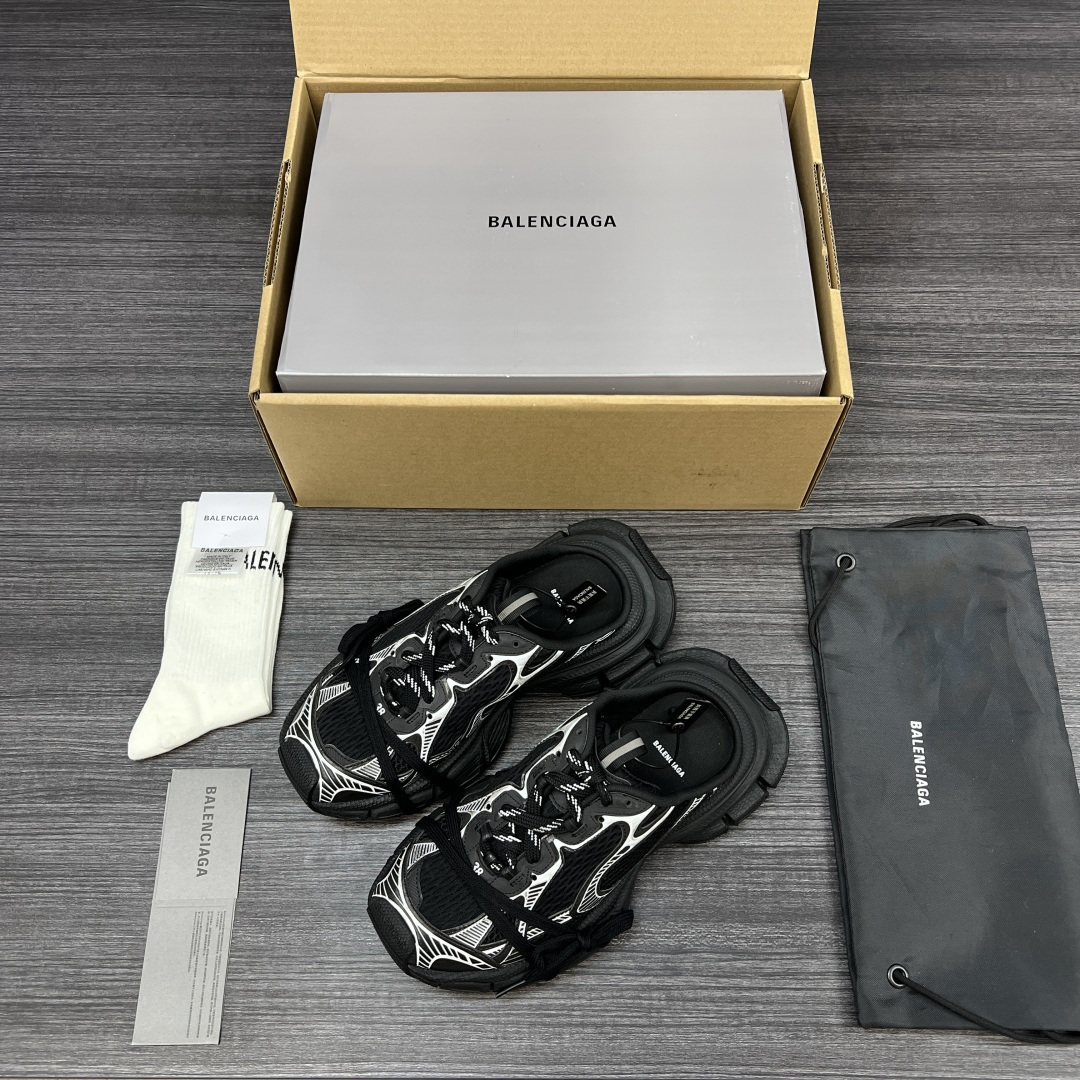 NO:408379,Pure original version Balenciaga Phantom Sneaker Balenciaga brand new old 3XL semi-trail ten generation black and white semi-trail old trend running shoes. While continuing the outdoor contour and complex upper structure of the Track Trainer, the new version adds transparent strap parts to the heel, making the whole shoe look more retro. Packaging: Full set of original packaging reinforced aircraft box packaging!  Number of codes: 35-46 codes!  (One size larger, wear 42 shots and 41), semi-drag, balenciaga, balenciaga, tom ford19860909纯原版本Balenciaga Phantom Sneaker 巴黎世家全新做旧 3XL半拖 十代黑白半拖做旧潮流跑鞋 在延续 Track Trainer 户外轮廓和复杂鞋面结构的同时,新版本在后跟位置增加了透明带的部件,整鞋看起来更加复古. 包装:全套原版包装加固飞机盒包装！ 码数:35-46码！(偏大一码 穿42拍41),半拖,balenciaga,balenciaga,tom ford,Women's Shoes