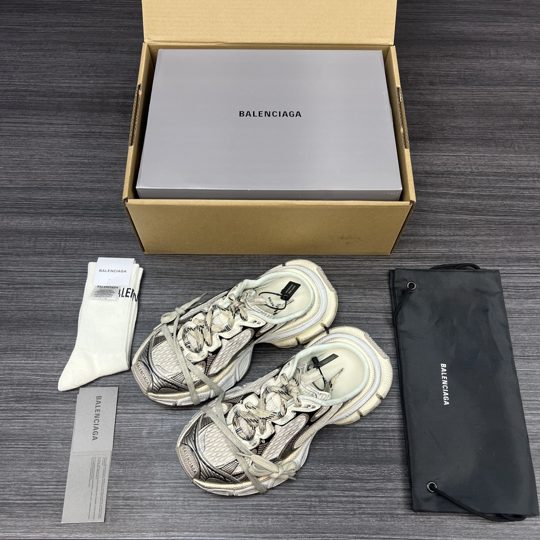 NO:408375,Pure original version Balenciaga Phantom Sneaker Balenciaga brand new old 3XL semi-trailer ten generation copper semi-trailer old trend running shoes. While continuing the outdoor contour and complex upper structure of the Track Trainer, the new version adds transparent strap parts to the heel, making the whole shoe look more retro. Packaging: Full set of original packaging reinforced aircraft box packaging!  Number of codes: 35-46 codes!  (One size larger, wear 42 shots and 41), semi-drag, balenciaga, balenciaga, tom ford19860909纯原版本Balenciaga Phantom Sneaker 巴黎世家全新做旧 3XL半拖 十代铜色半拖做旧潮流跑鞋 在延续 Track Trainer 户外轮廓和复杂鞋面结构的同时,新版本在后跟位置增加了透明带的部件,整鞋看起来更加复古. 包装:全套原版包装加固飞机盒包装！ 码数:35-46码！(偏大一码 穿42拍41),半拖,balenciaga,balenciaga,tom ford,Women's Shoes