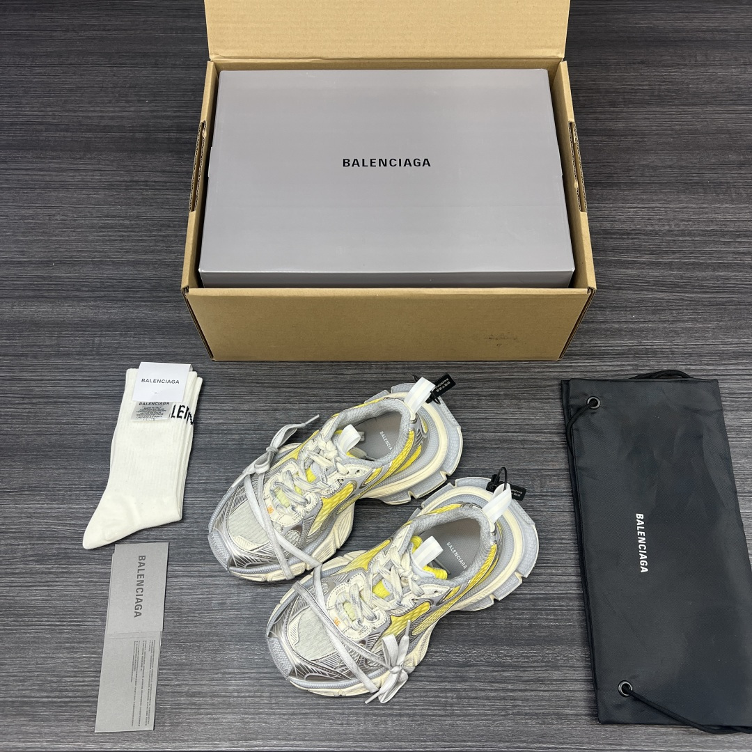 NO:408359,The pure original version of Balenciaga Phantom Sneaker Balenciaga new old 3XL ten generation beige old trend running shoes. While continuing the outdoor contour and complex upper structure of the Track Trainer, the new version adds transparent strap parts to the heel, making the whole shoe look more retro. Packaging: Full set of original packaging reinforced aircraft box packaging!  Number of codes: 35-46 codes!  (One size larger, wear 42 shots and 41), daddy shoes, balenciaga, balenciaga, tom ford19860909纯原版本Balenciaga Phantom Sneaker 巴黎世家全新做旧3XL 十代米黄做旧潮流跑鞋 在延续 Track Trainer 户外轮廓和复杂鞋面结构的同时,新版本在后跟位置增加了透明带的部件,整鞋看起来更加复古. 包装:全套原版包装加固飞机盒包装！ 码数:35-46码！(偏大一码 穿42拍41),老爹鞋,balenciaga,balenciaga,tom ford,Women's Shoes