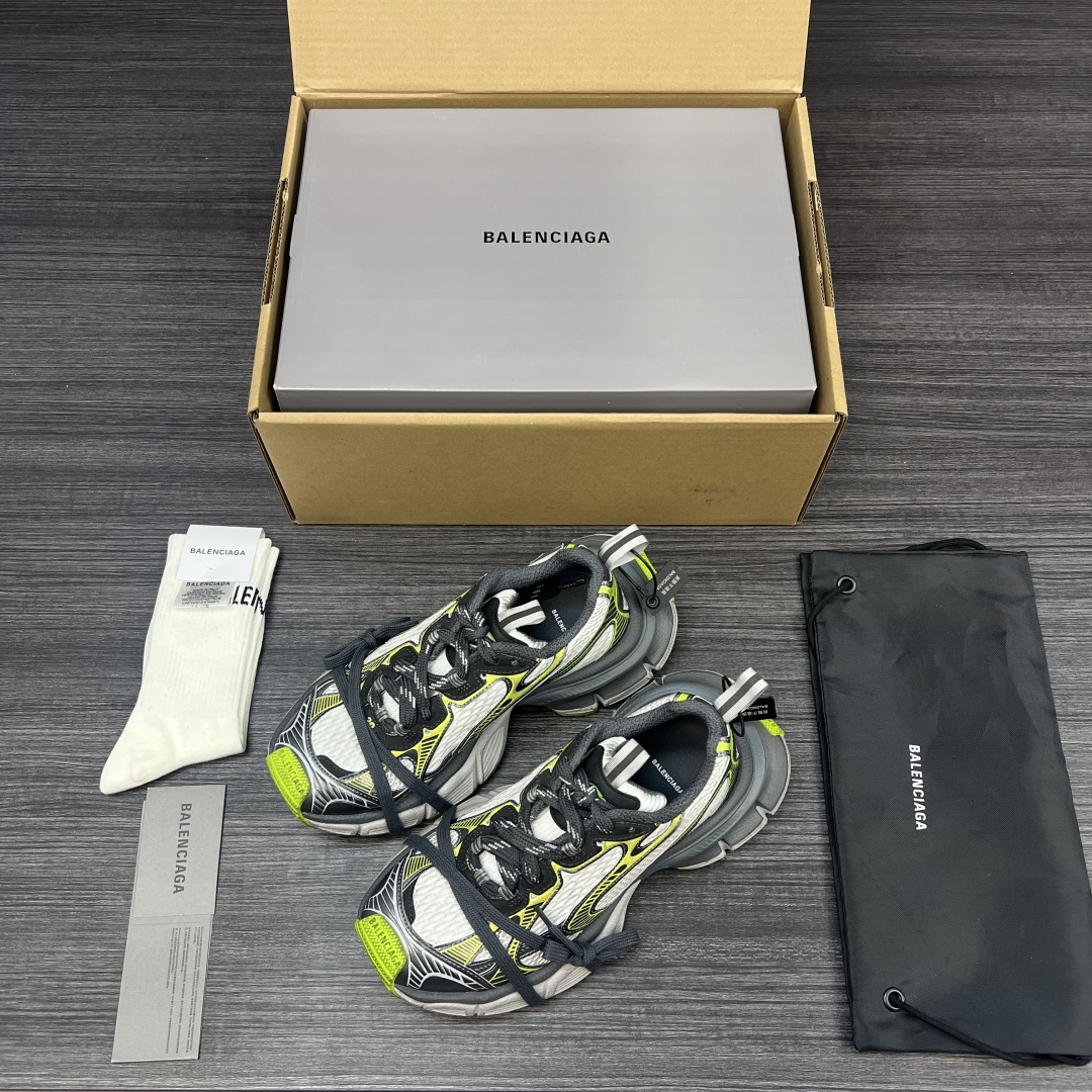 NO:408362,The pure original version of Balenciaga Phantom Sneaker Balenciaga brand new old 3XL ten generations dark gray green old trend running shoes. While continuing the outdoor contour and complex upper structure of the Track Trainer, the new version adds transparent strap parts to the heel, making the whole shoe look more retro. Packaging: Full set of original packaging reinforced aircraft box packaging!  Number of codes: 35-46 codes!  (One size larger, wear 42 shots and 41), daddy shoes, balenciaga, balenciaga, tom ford19860909纯原版本Balenciaga Phantom Sneaker 巴黎世家全新做旧3XL 十代深灰绿做旧潮流跑鞋 在延续 Track Trainer 户外轮廓和复杂鞋面结构的同时,新版本在后跟位置增加了透明带的部件,整鞋看起来更加复古. 包装:全套原版包装加固飞机盒包装！ 码数:35-46码！(偏大一码 穿42拍41),老爹鞋,balenciaga,balenciaga,tom ford,Women's Shoes